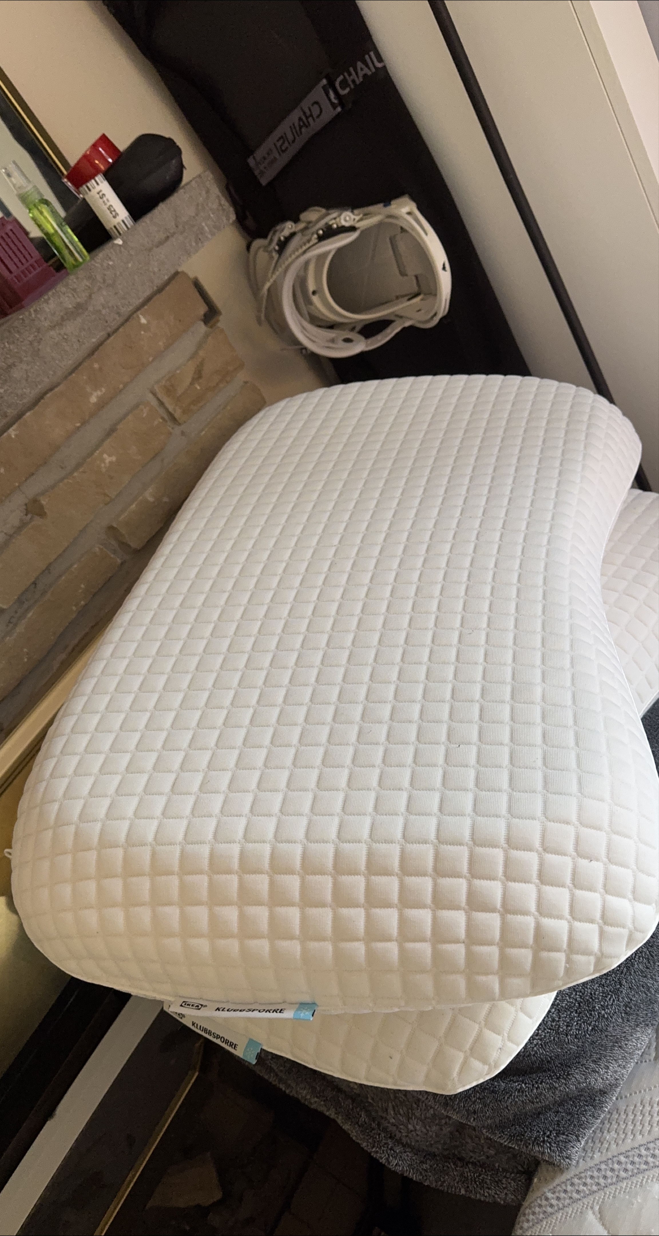 IKEA Klubsporre Ergonomic Pillow - White thumbnail