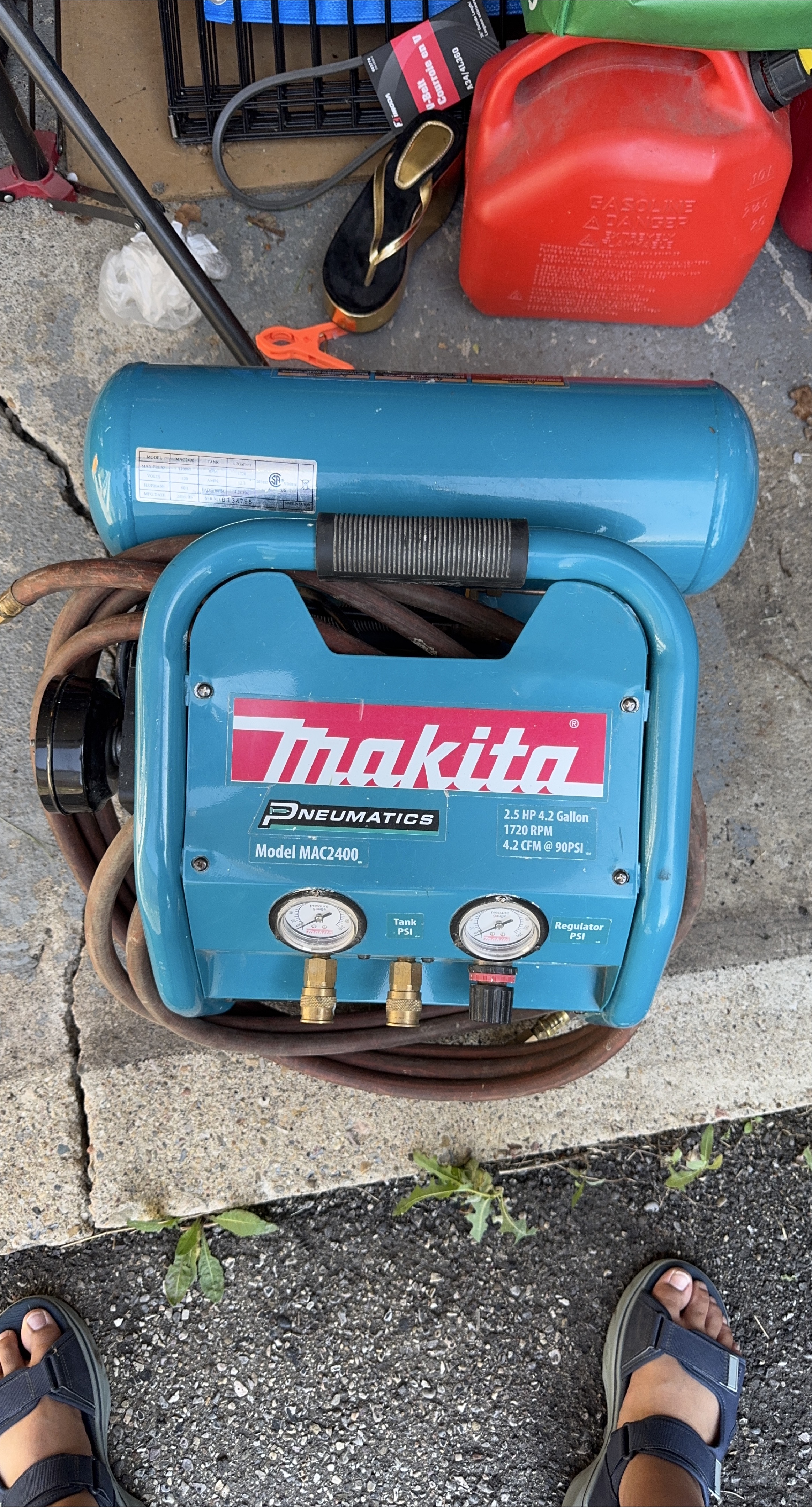 Makita MAC2400 Pneumatic Air Compressor
