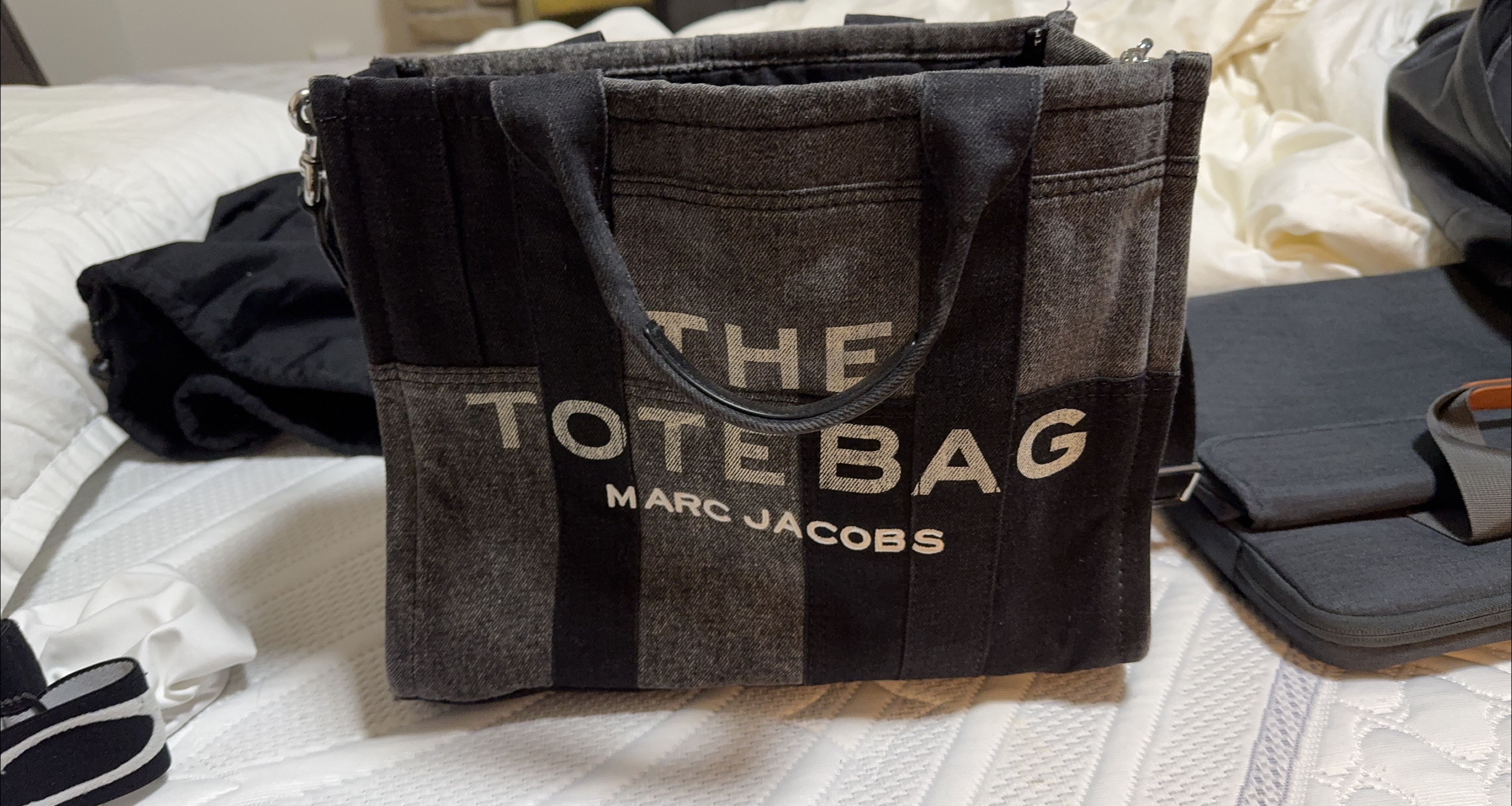 Marc Jacobs The Tote Bag thumbnail
