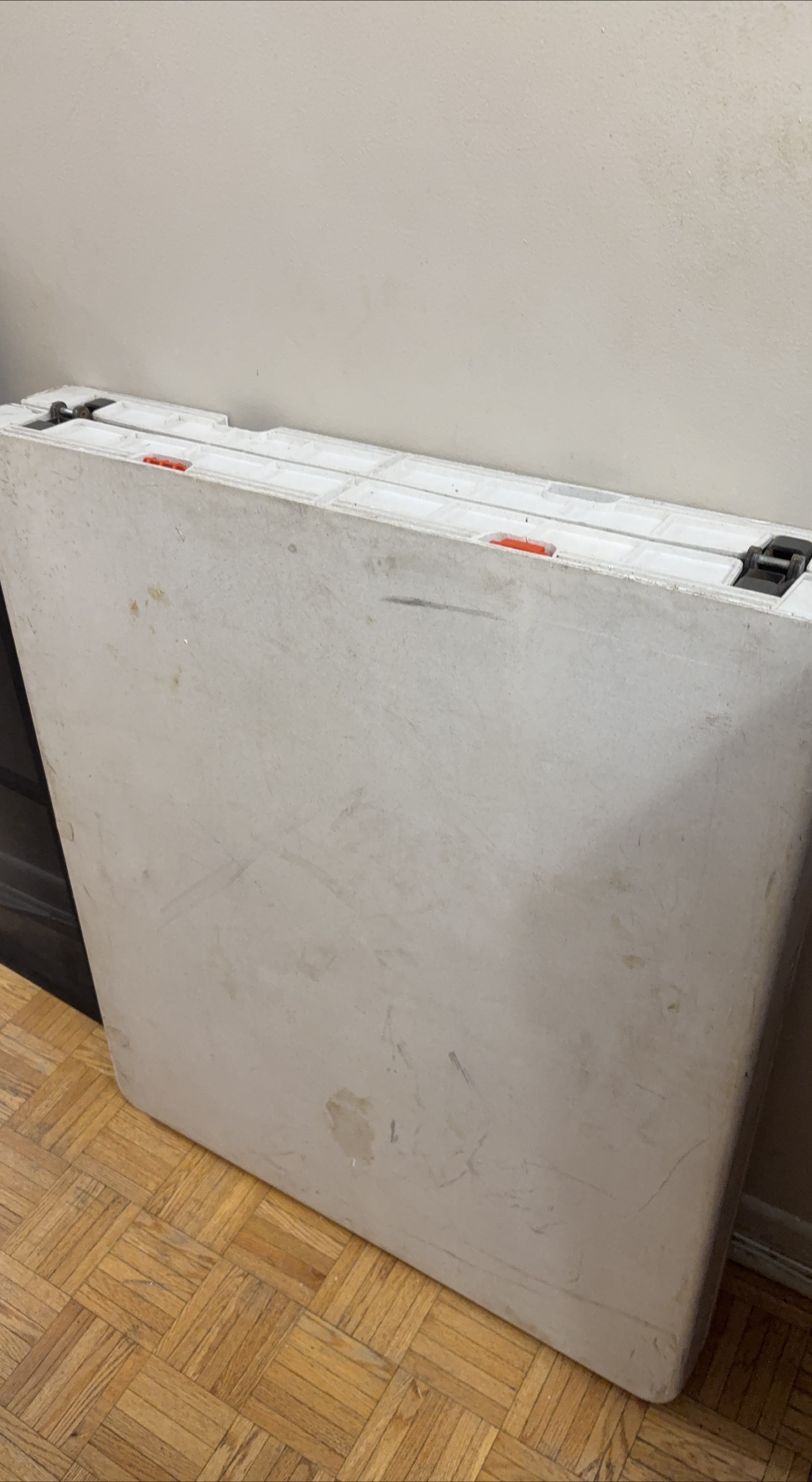 Folding Table thumbnail