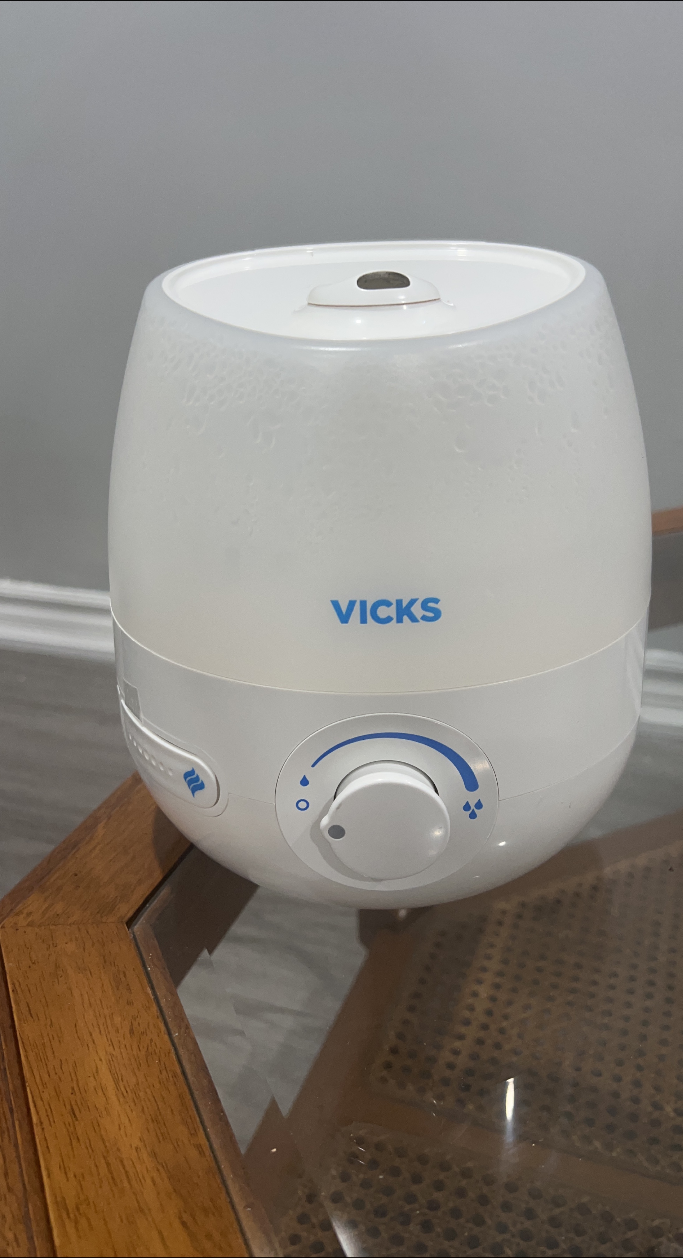 Vicks Cool Mist Humidifier thumbnail