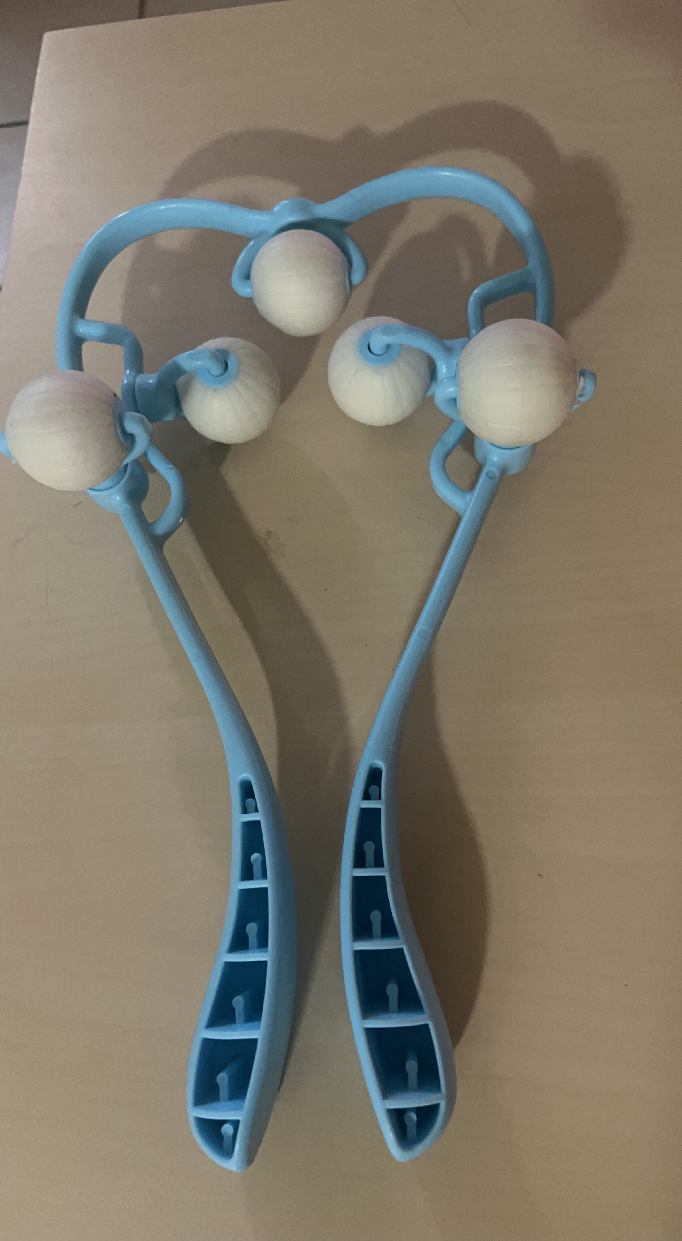 Neck and Shoulder Massager image indicator(1)