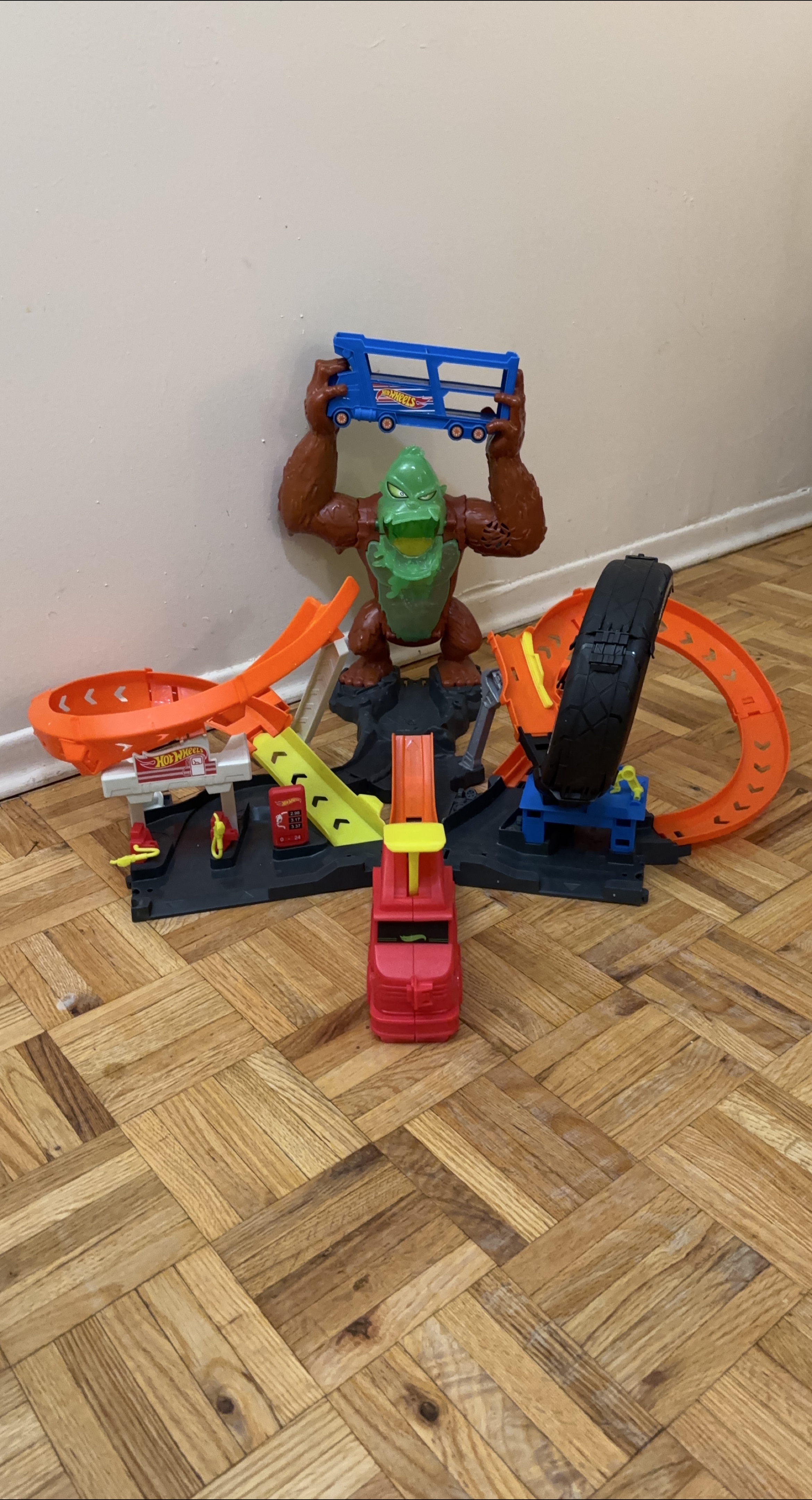 Hot Wheels Gorilla Attack Track Set thumbnail