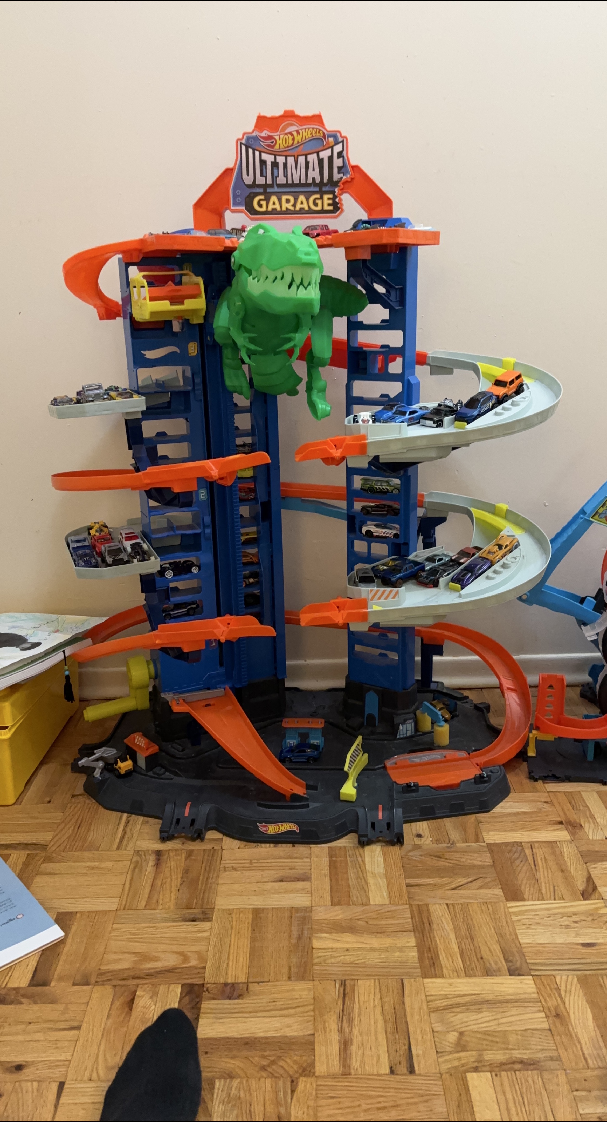 Hot Wheels Ultimate Garage Playset (cars excluded ) thumbnail