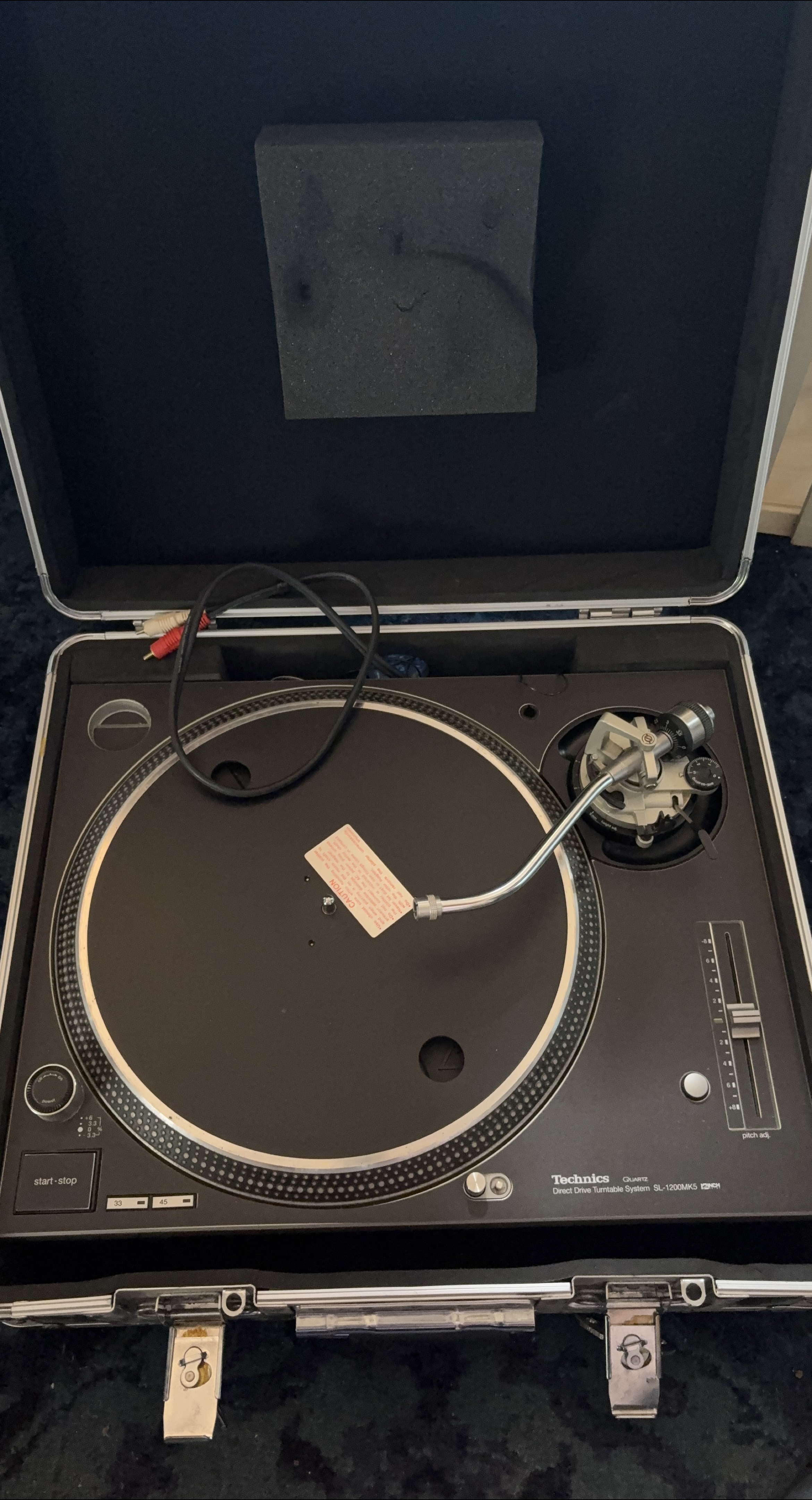 Technics Quartz Direct Drive Turntable System SL-1200MK5 thumbnail