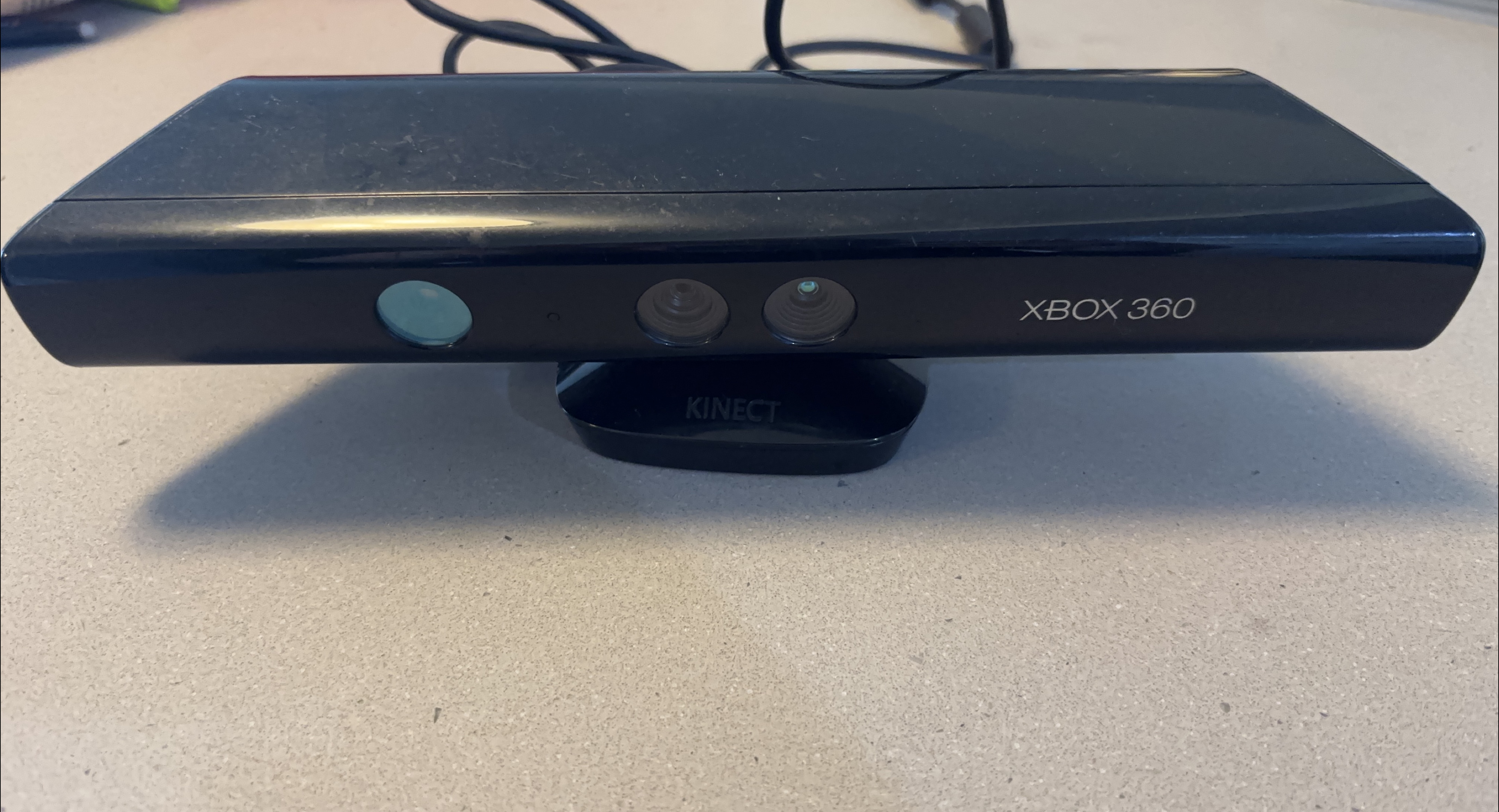 Xbox 360 Kinect Sensor thumbnail