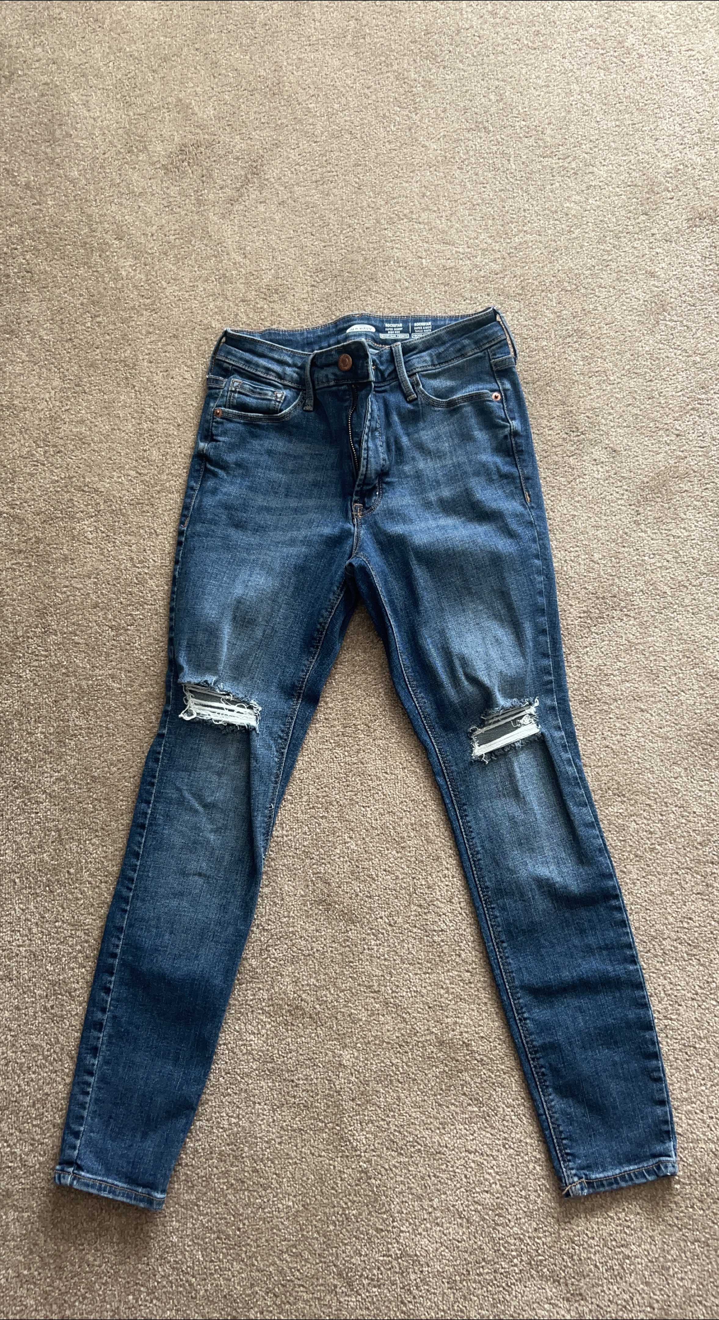 Old Navy Rockstar Super Skinny Jeans - Size 6 image indicator(1)