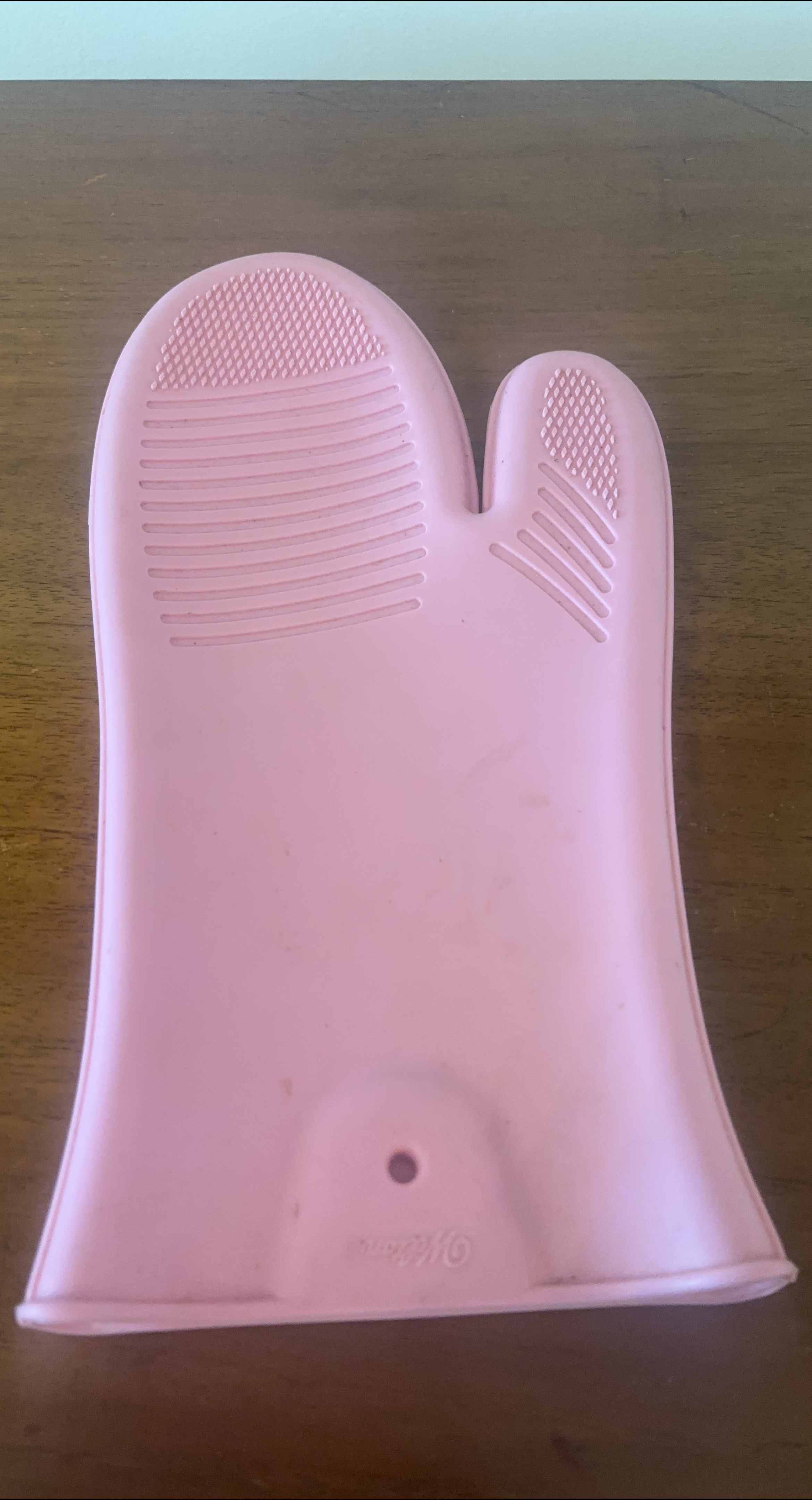 Wilton Pink Silicone Oven Mitt thumbnail