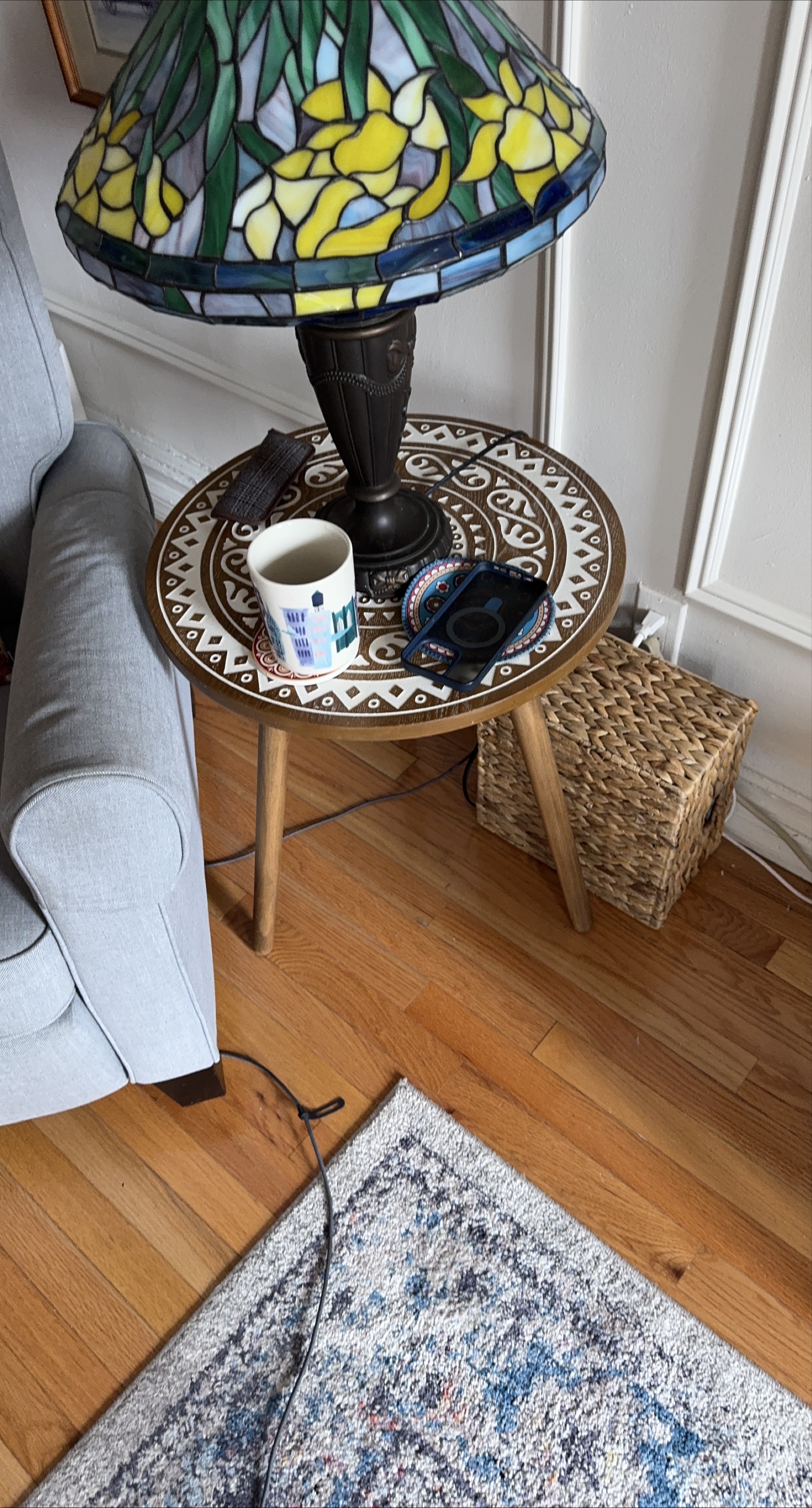 Round Accent Table with Carved Moroccan Design - photo 4