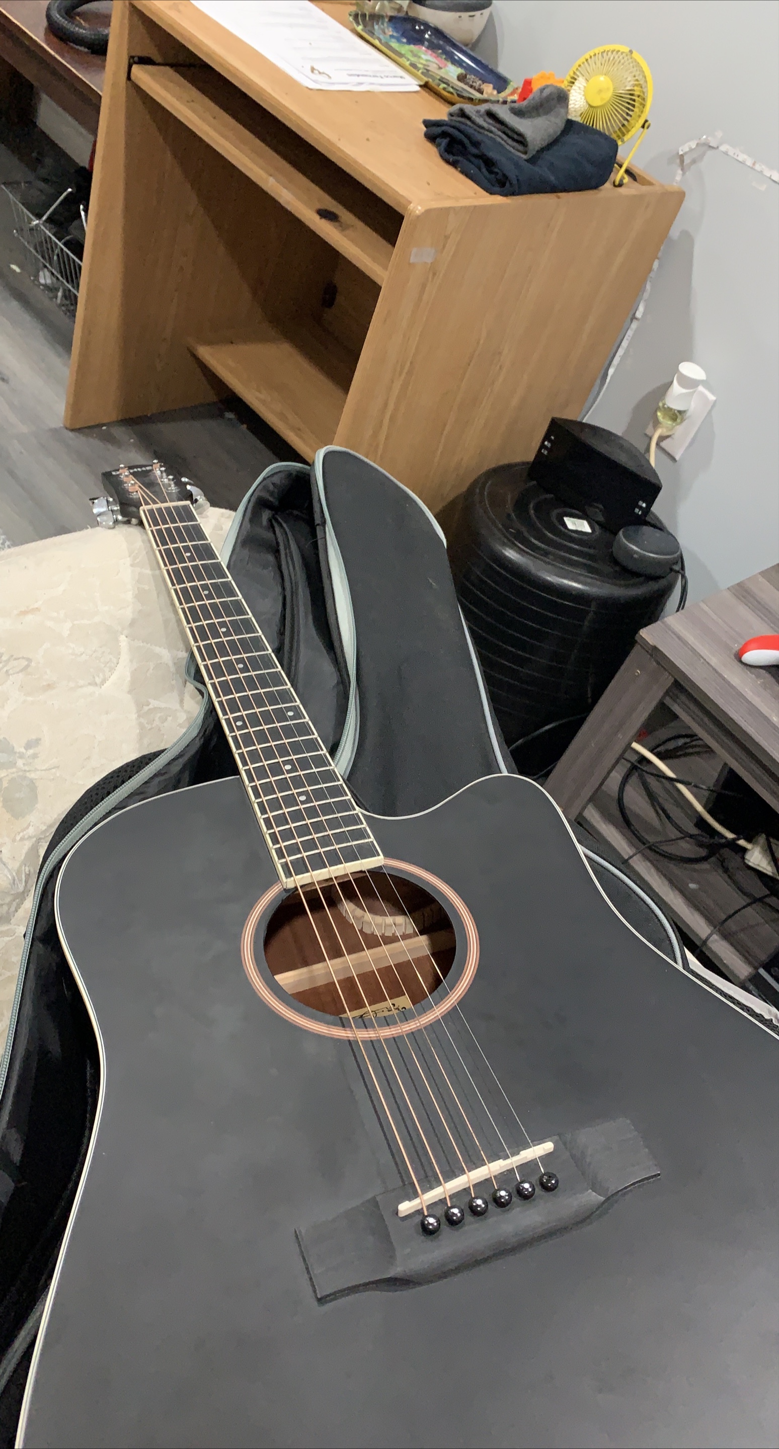 Acoustic Guitar - Black thumbnail