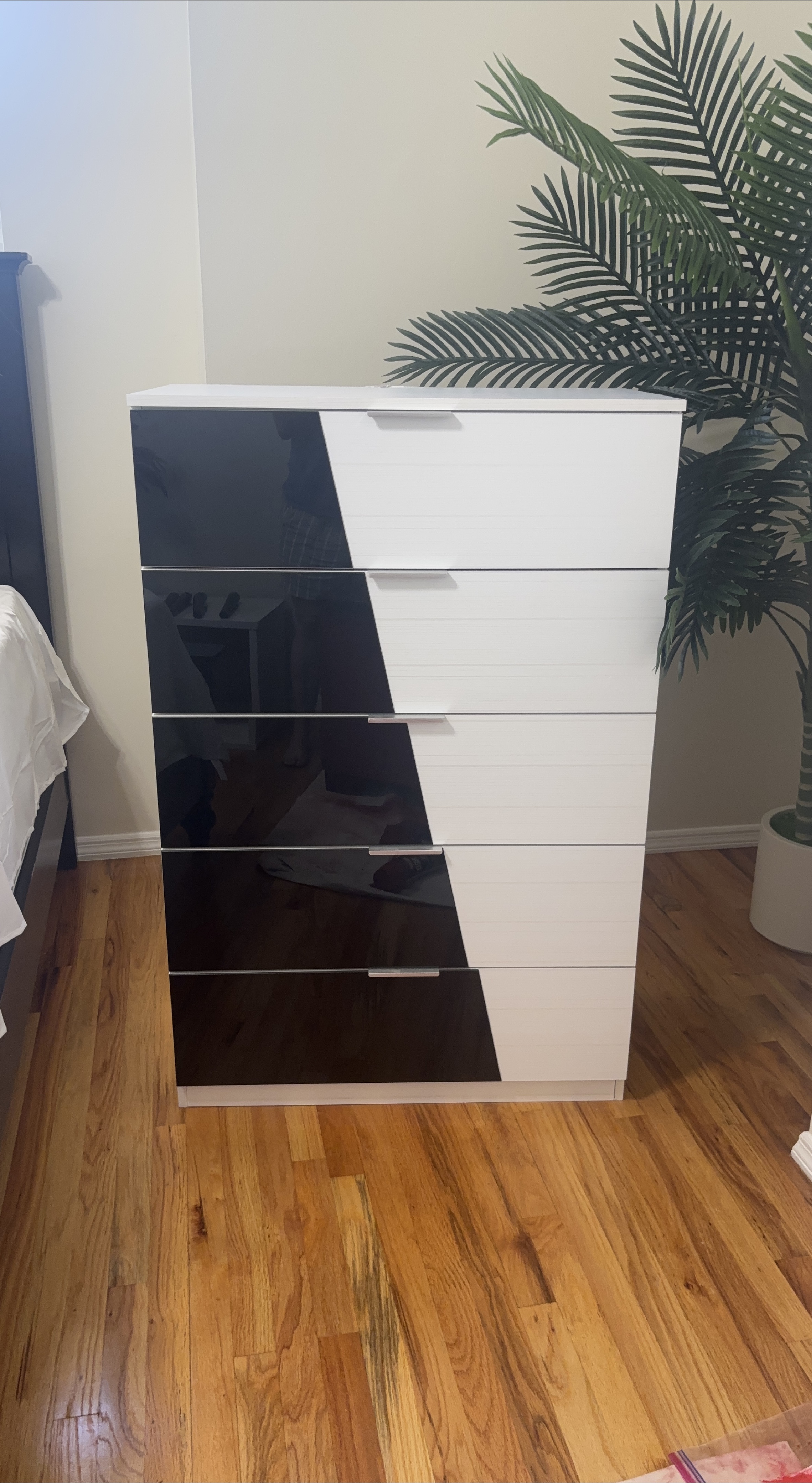 Black & White 5-Drawer Dresser thumbnail
