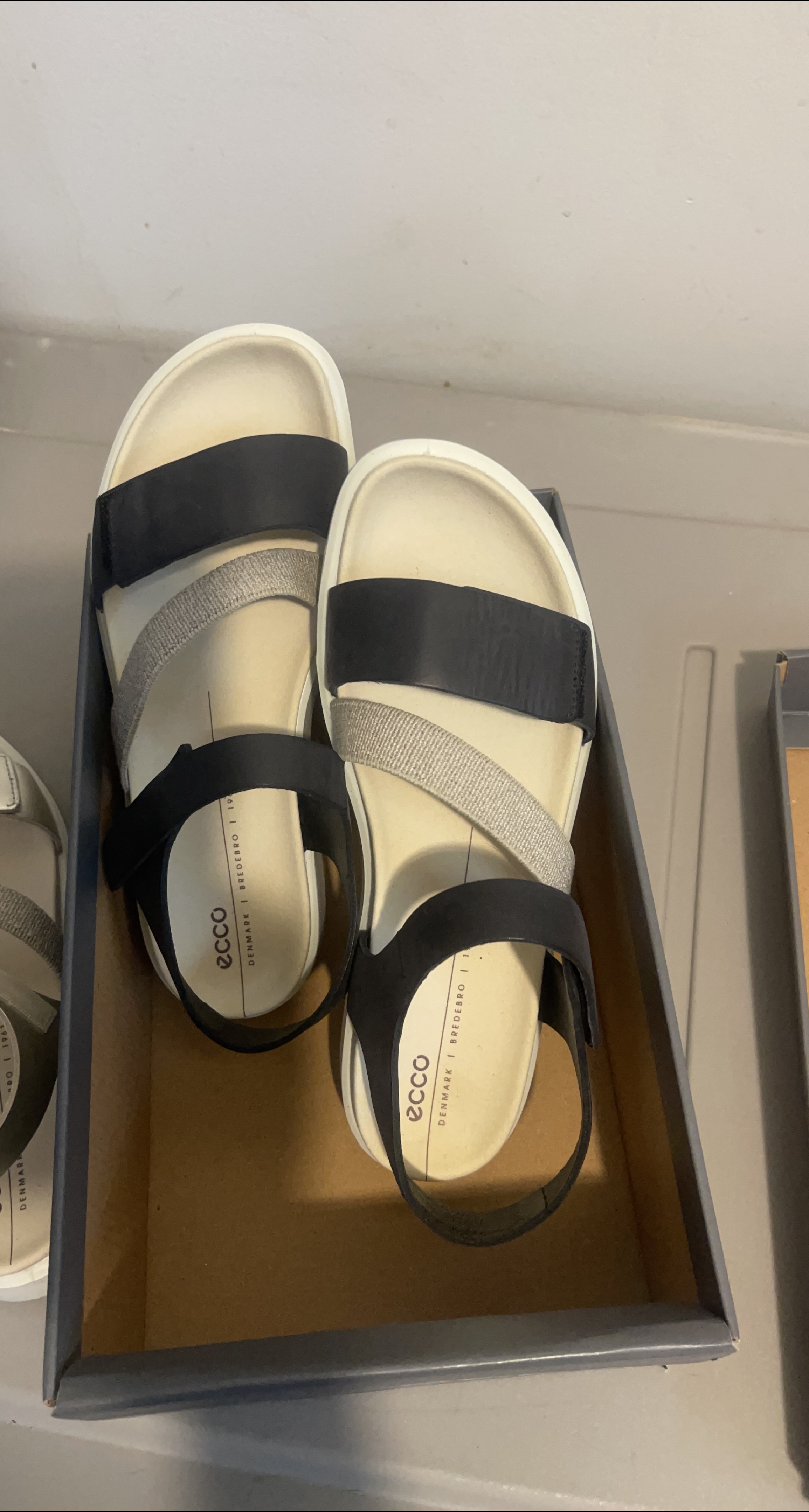 Ecco Sandals Size 9 Women's Black/Beige thumbnail