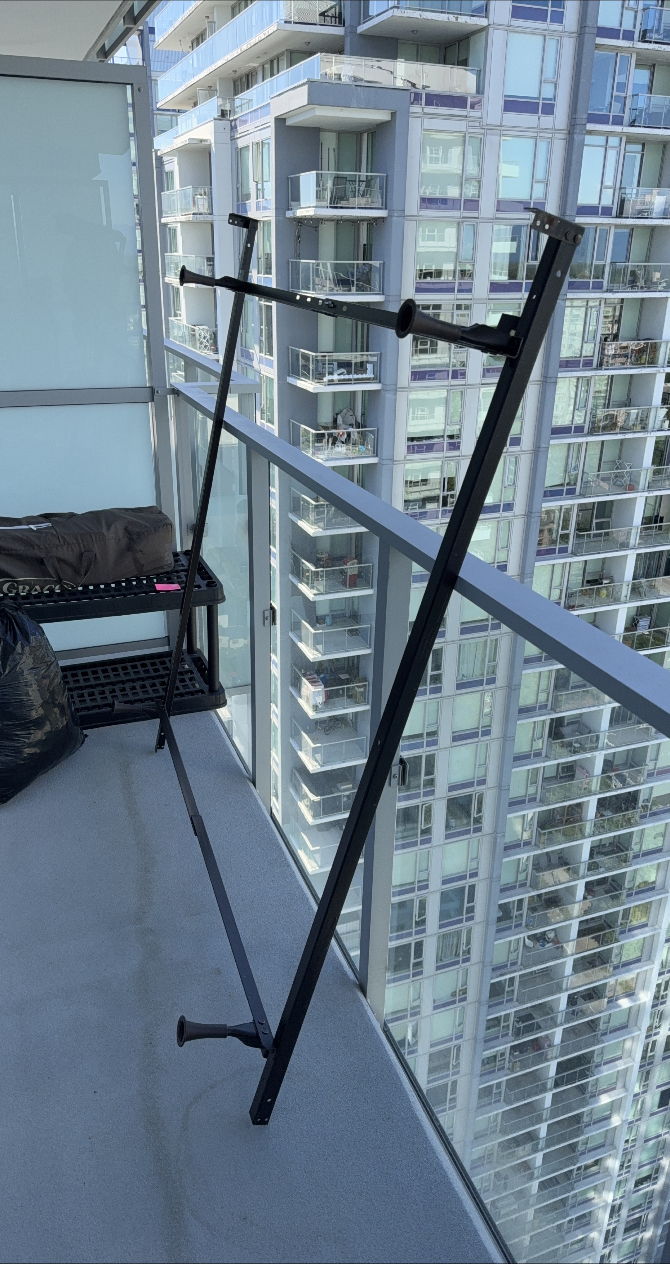 Bed frame queen size thumbnail