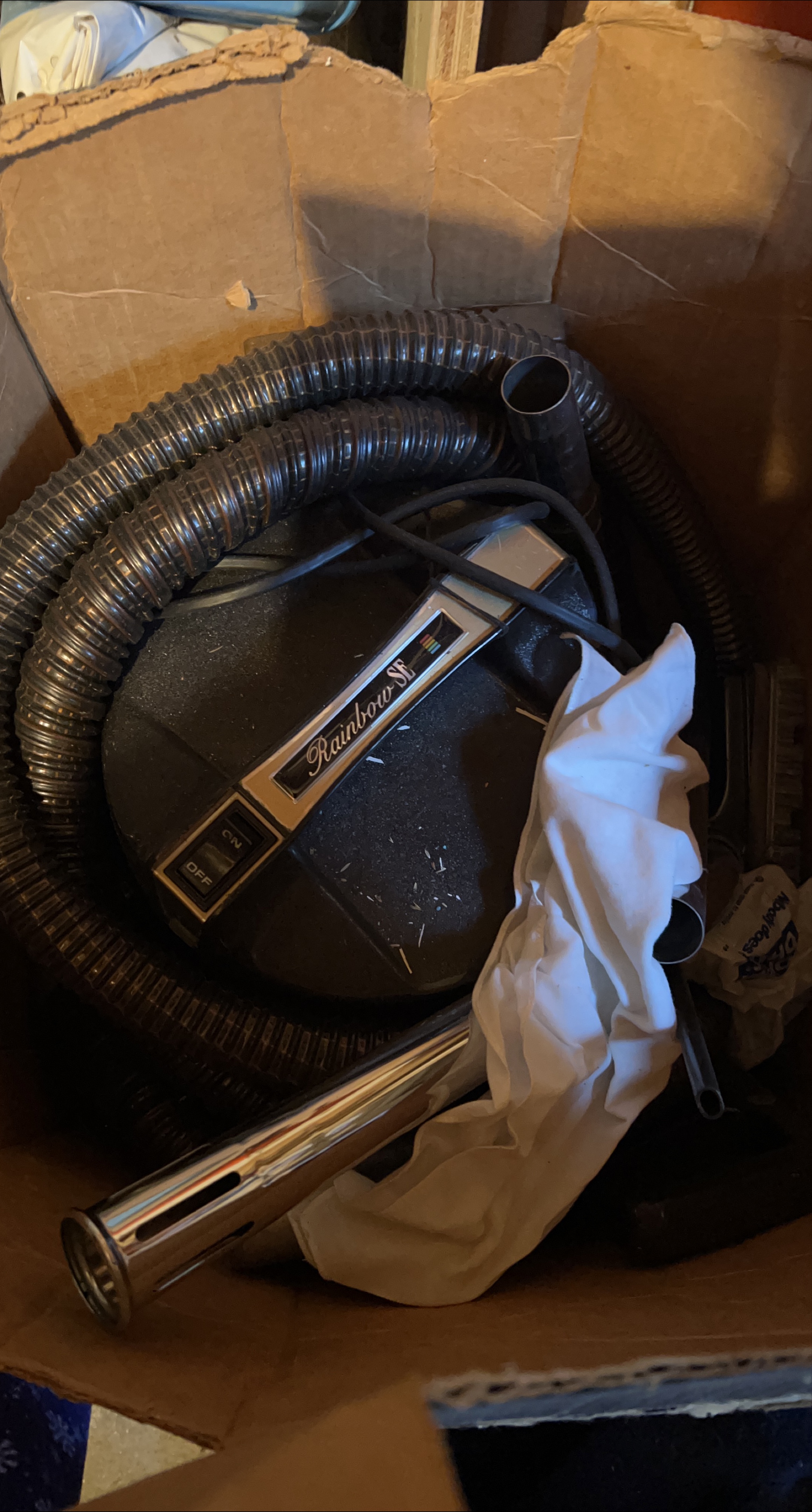 Rainbow SE Vacuum Cleaner thumbnail