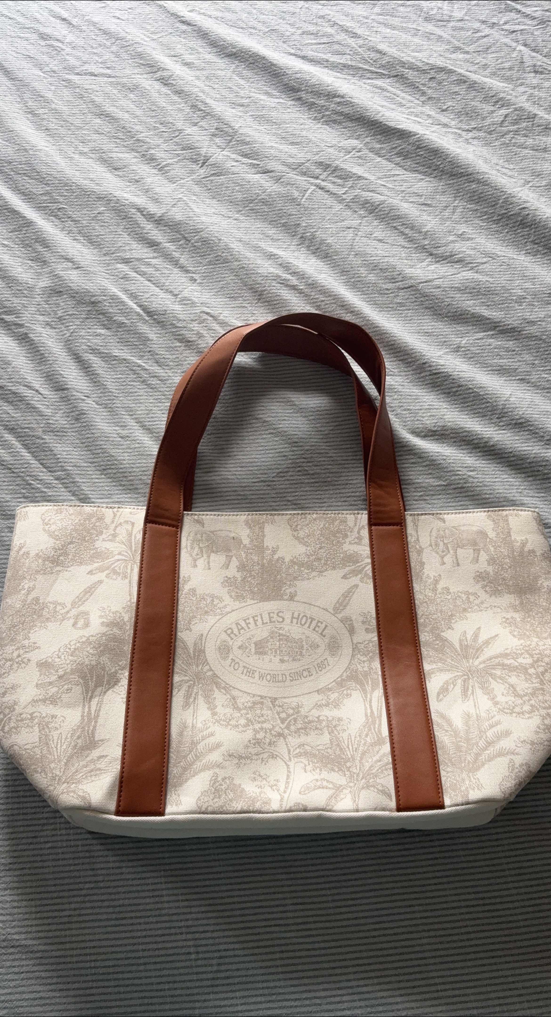 Raffles Hotel Tote Bag thumbnail