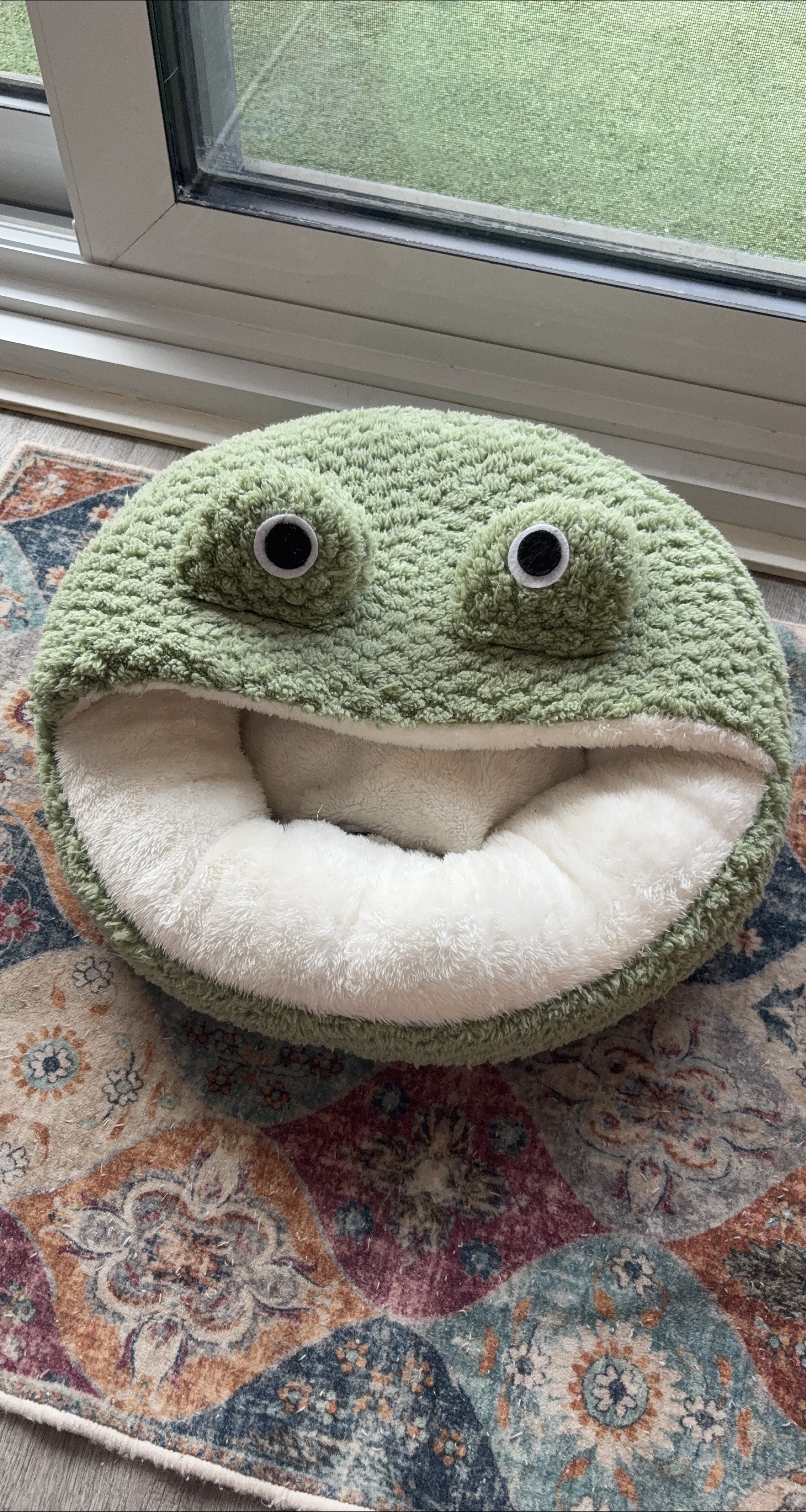 Frog Pet Bed - Cozy and Cute! thumbnail