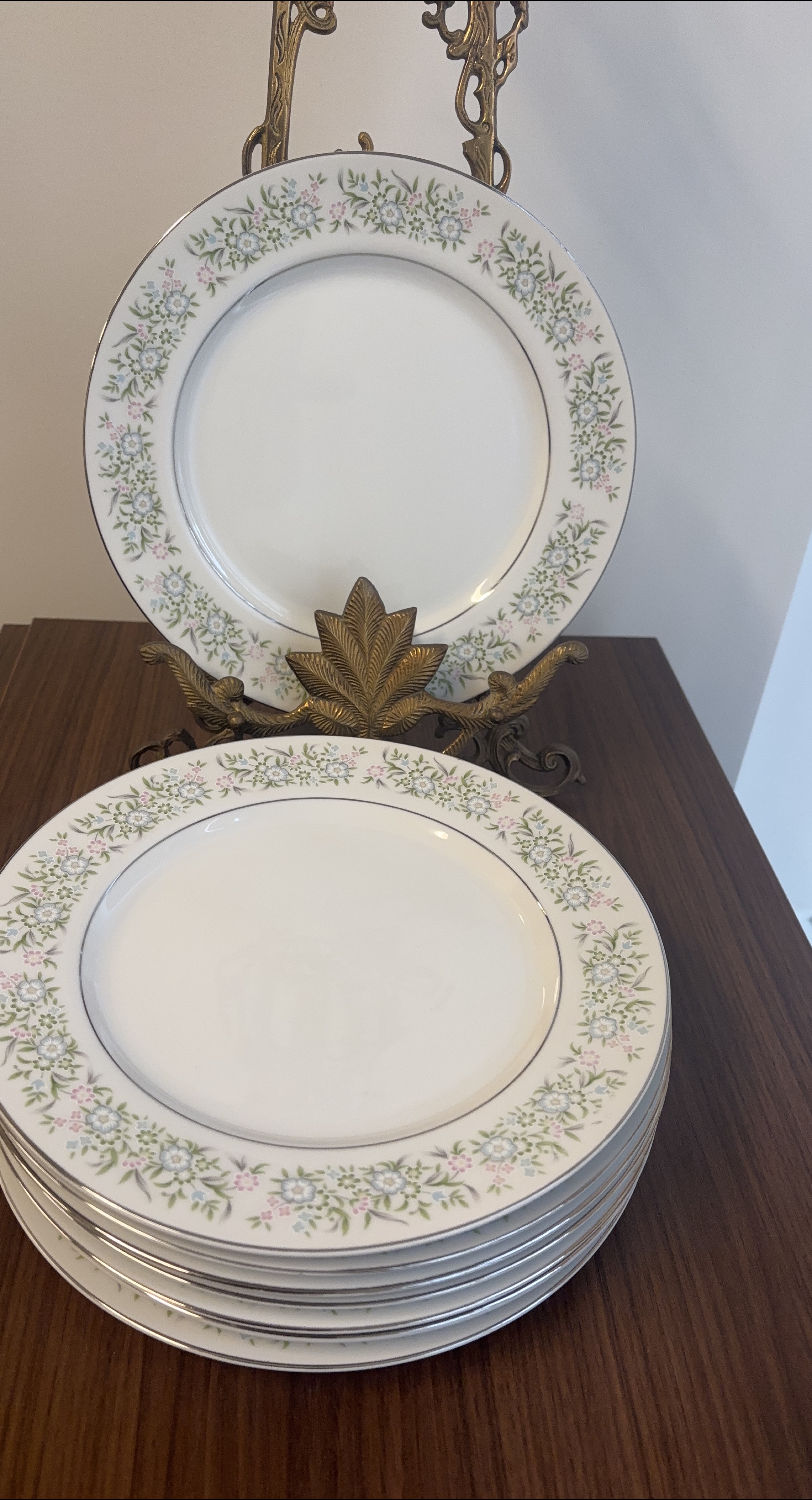Taihei China Floral Dinner Plates (Set of 8) thumbnail