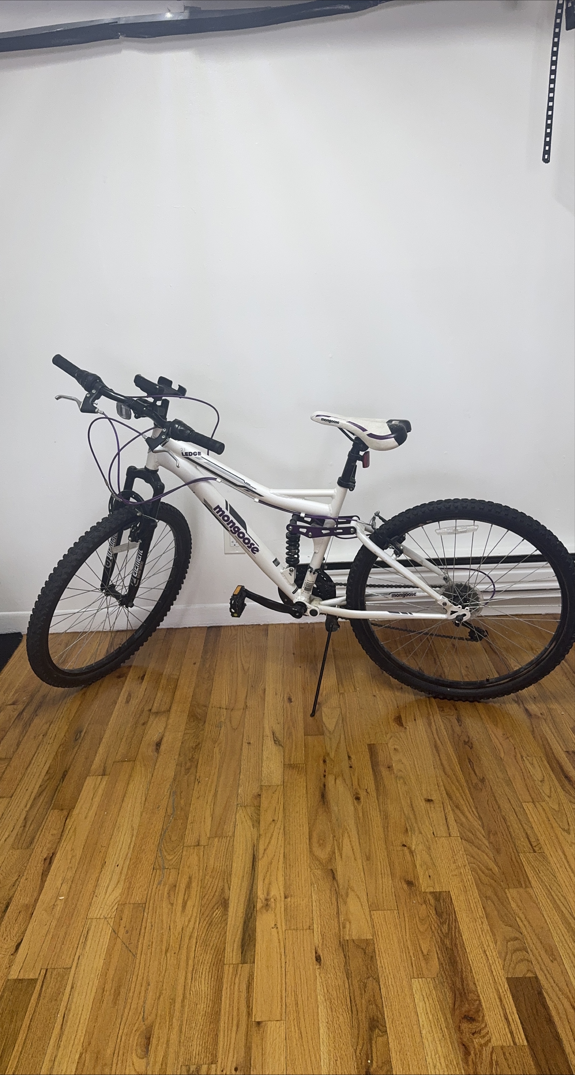 Mongoose Ledge 2.1 Women's Mountain Bike thumbnail