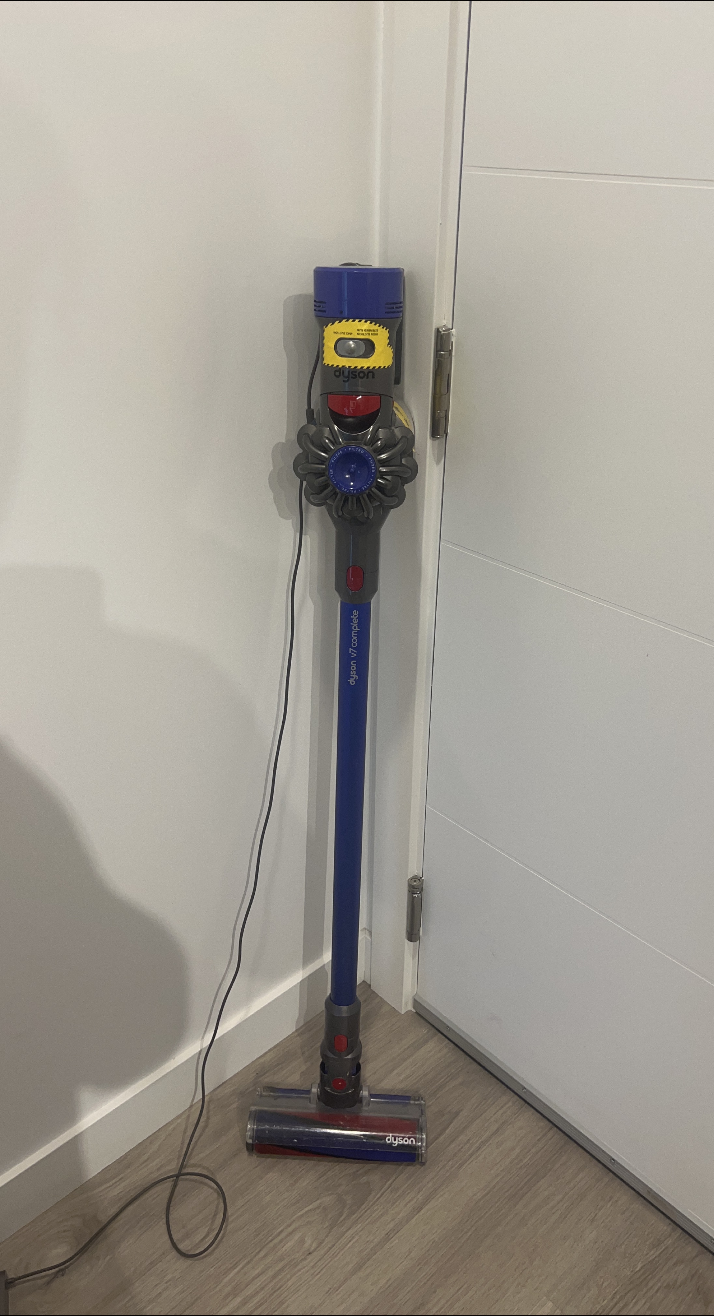 Dyson V7 Complete Cordless Vacuum