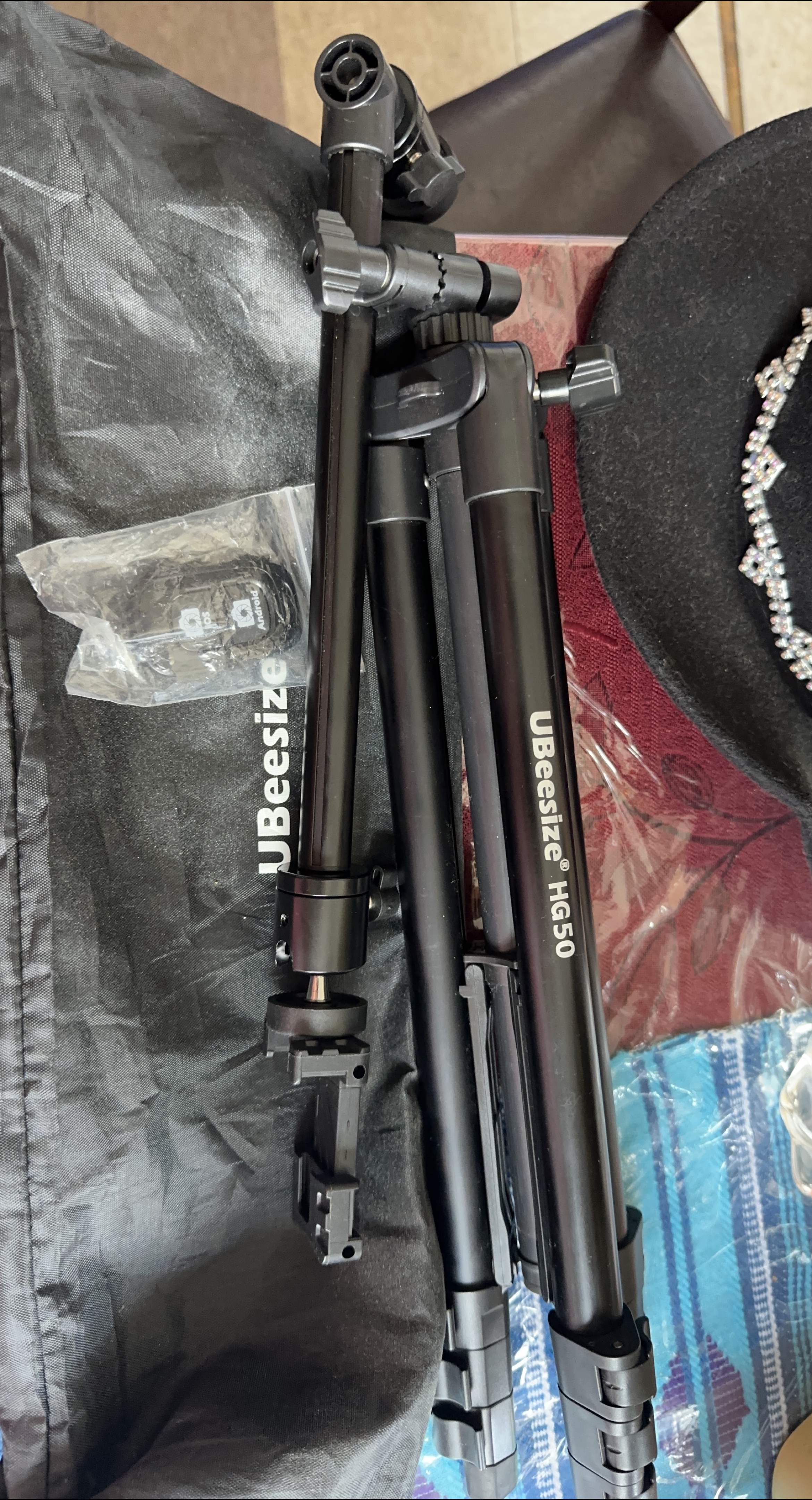 UBeesize HG50 Tripod with Remote thumbnail