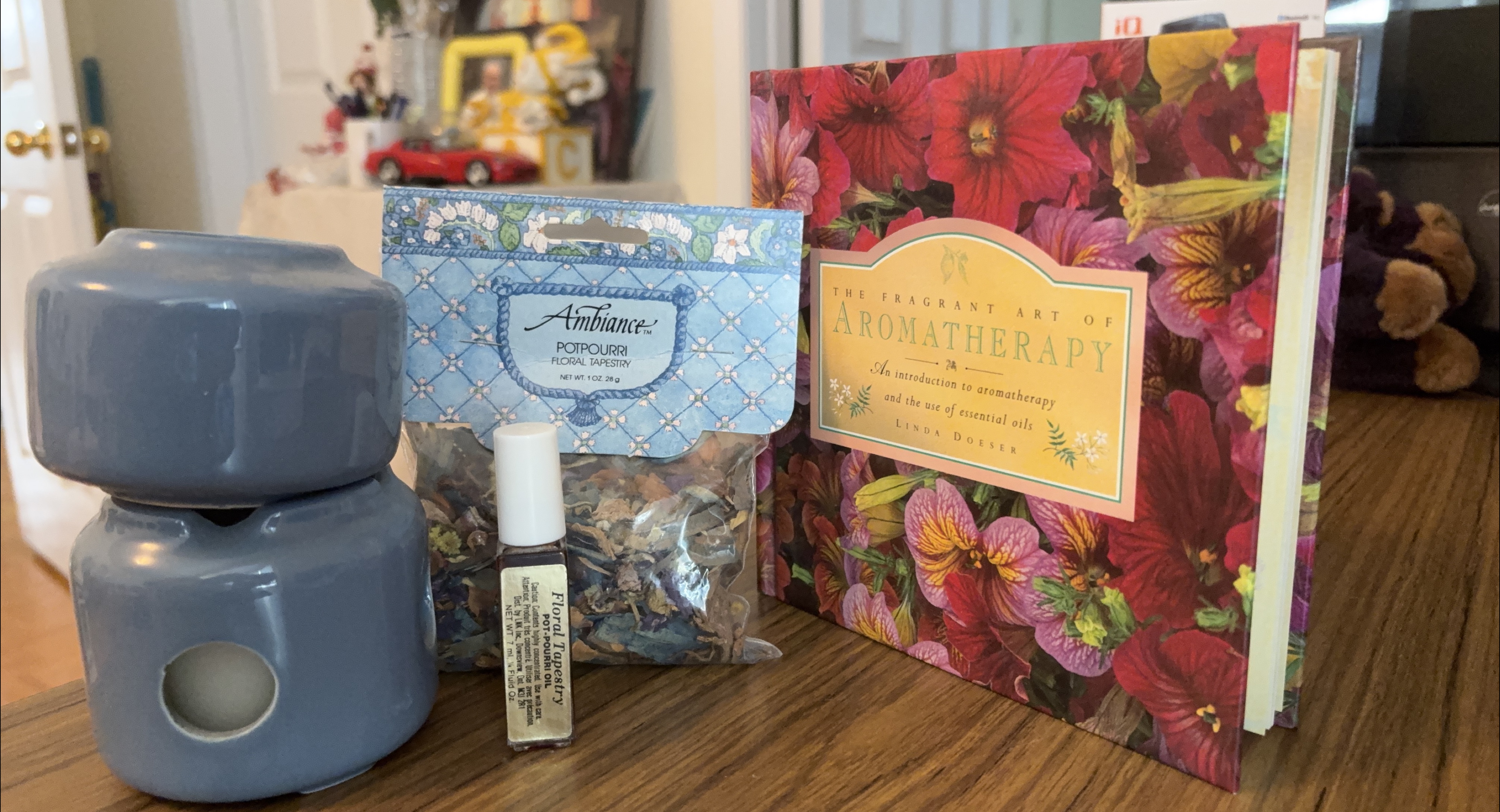 Aromatherapy Book, Potpourri, & Oil Set thumbnail