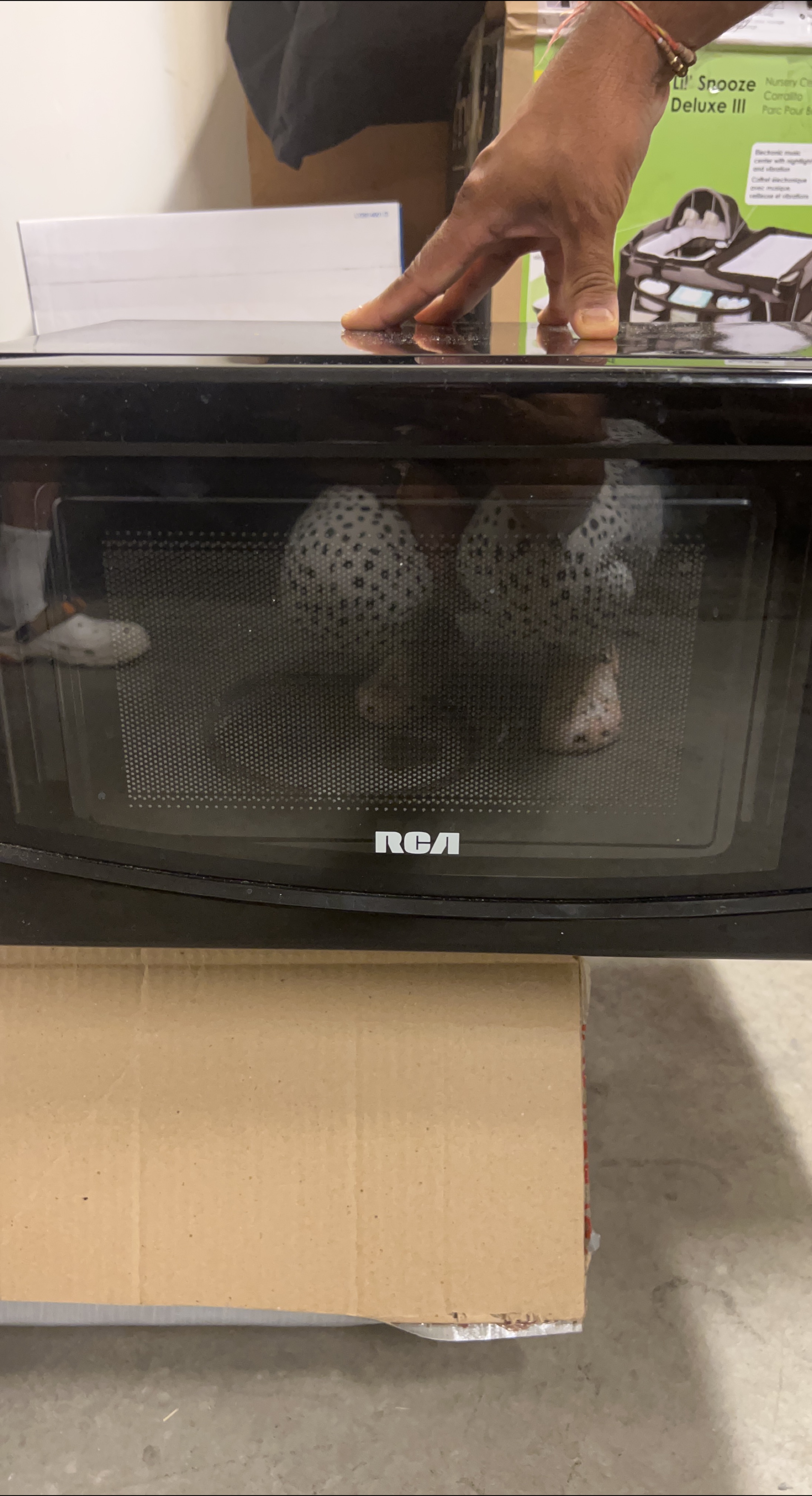RCA Microwave Oven - Black thumbnail