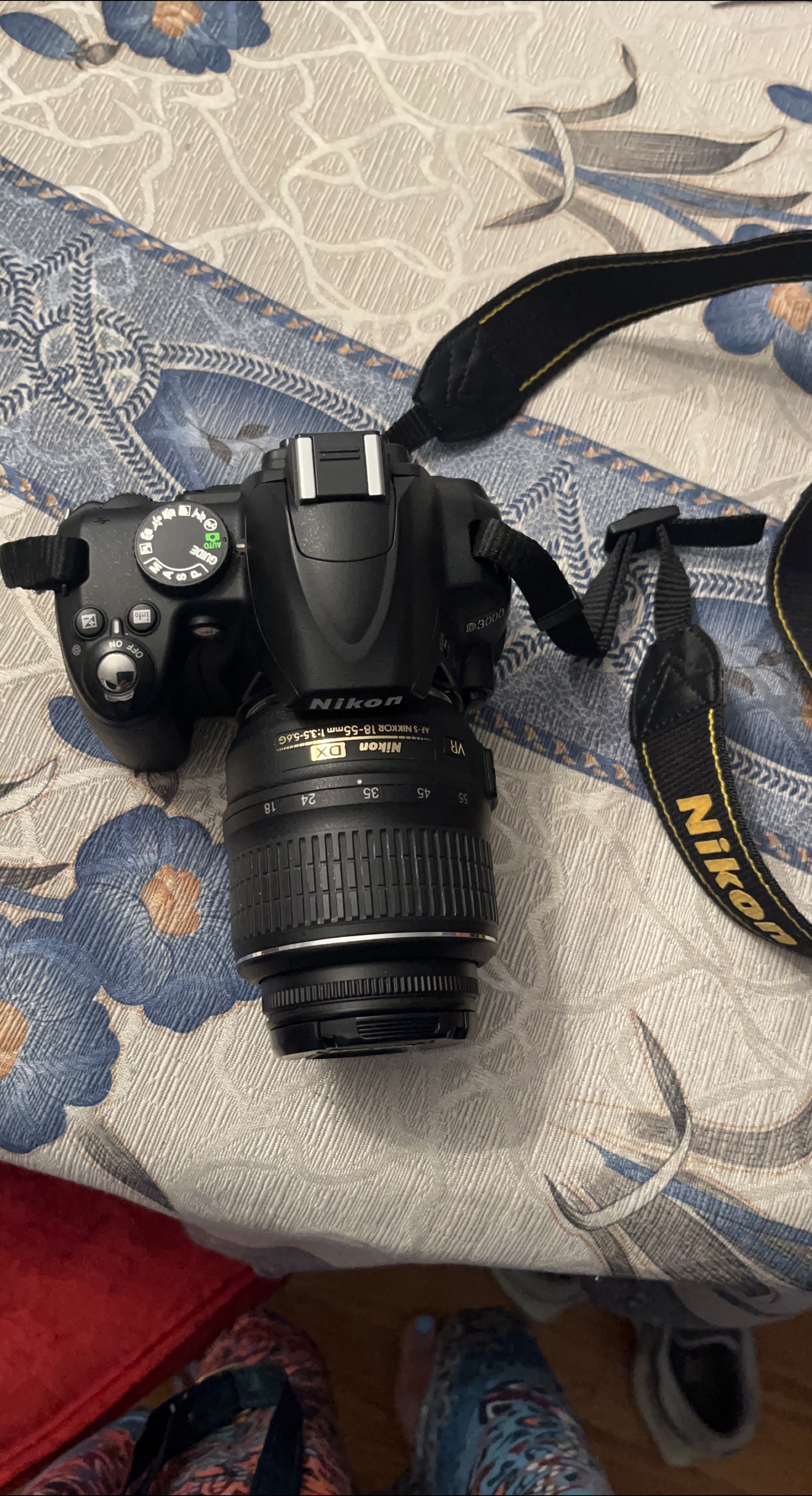 Nikon D3000 DSLR Camera with 18-55mm Lens thumbnail