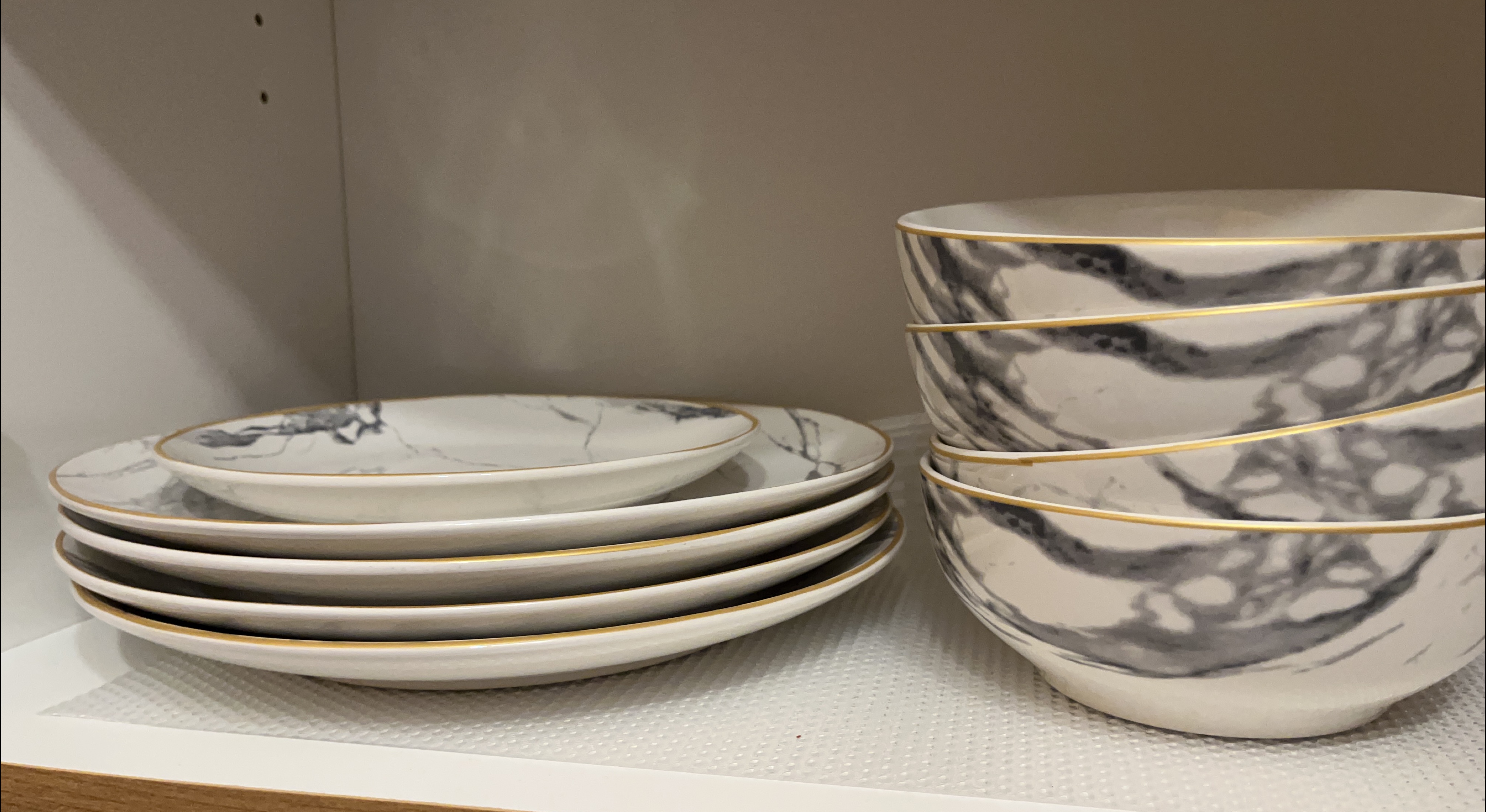 Marble Pattern Bowl and Plate Set thumbnail