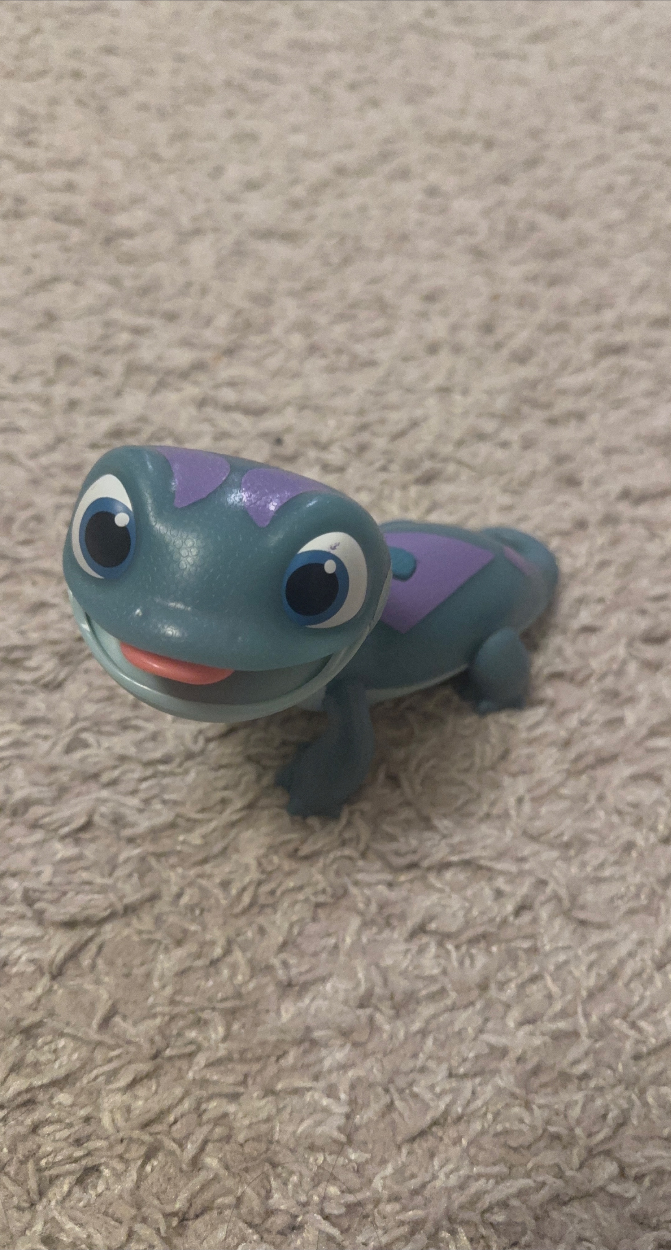 Disney Frozen 2 Bruni Salamander Figure thumbnail