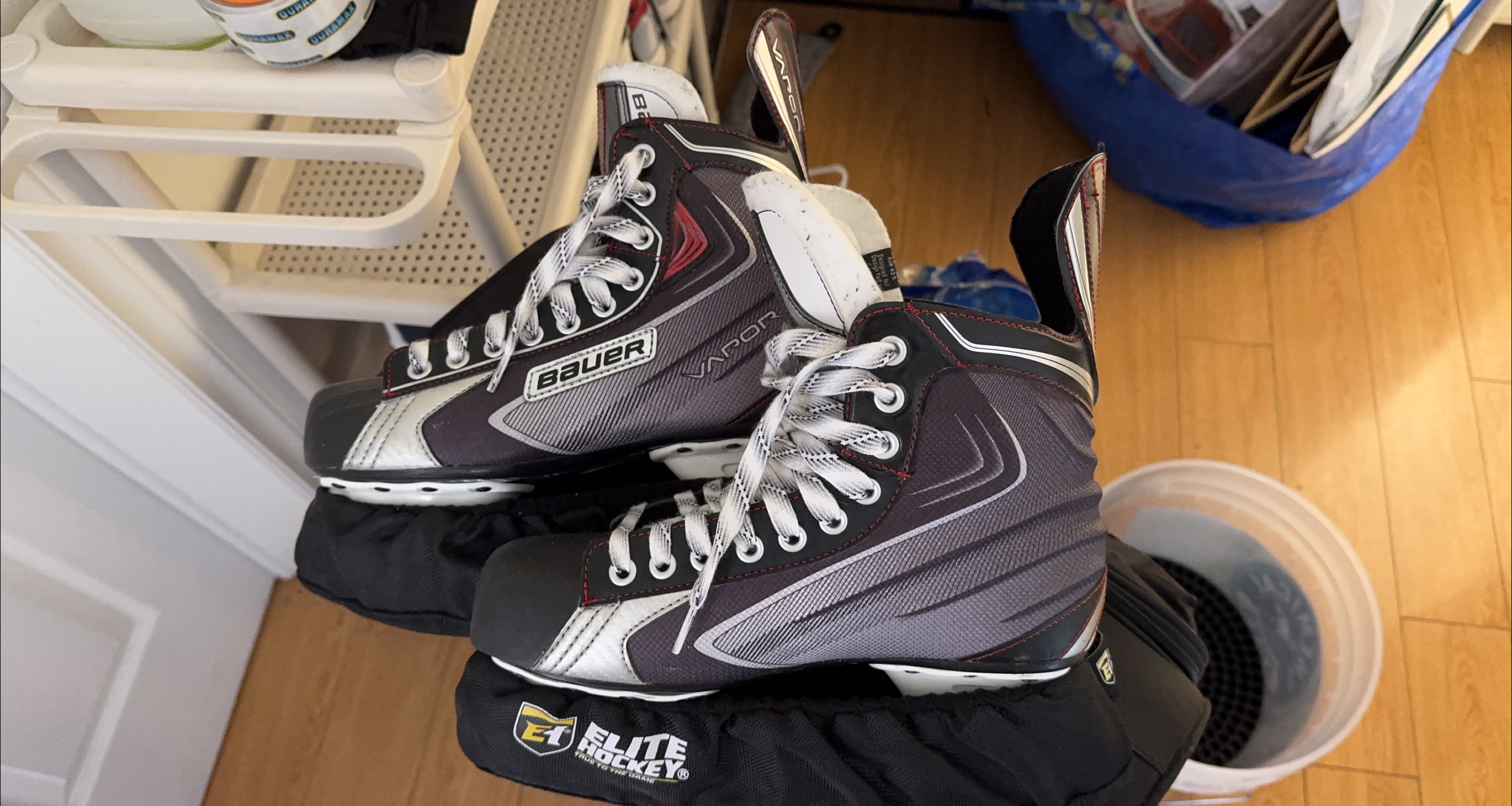 Bauer Vapor Hockey Skates - Size 9US thumbnail
