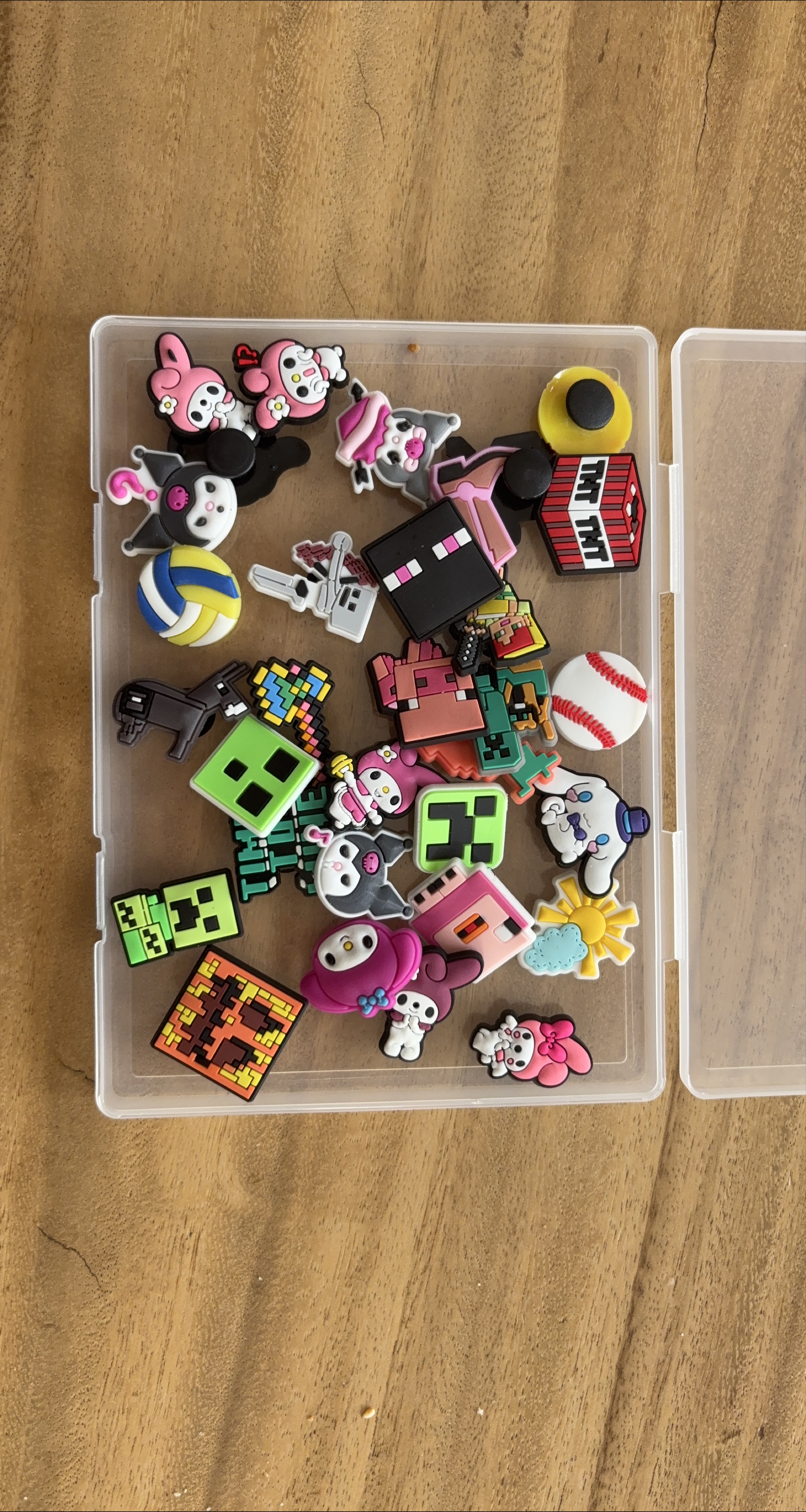 Crocs Charms: Minecraft, My Melody, Baseball thumbnail