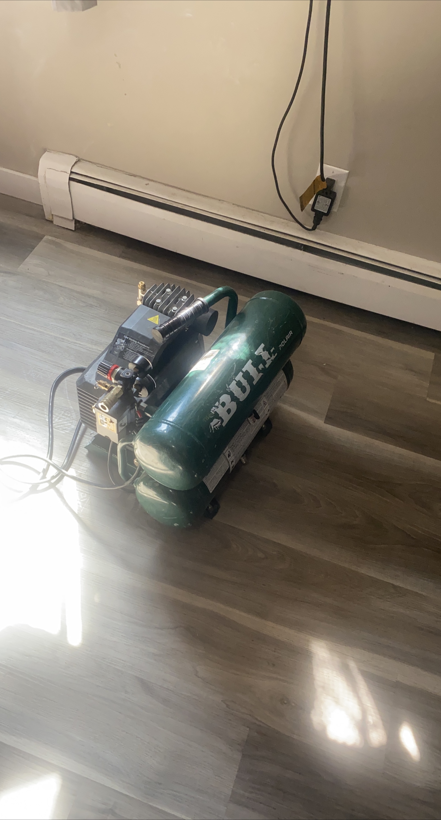 BULL POLAIR Air Compressor thumbnail