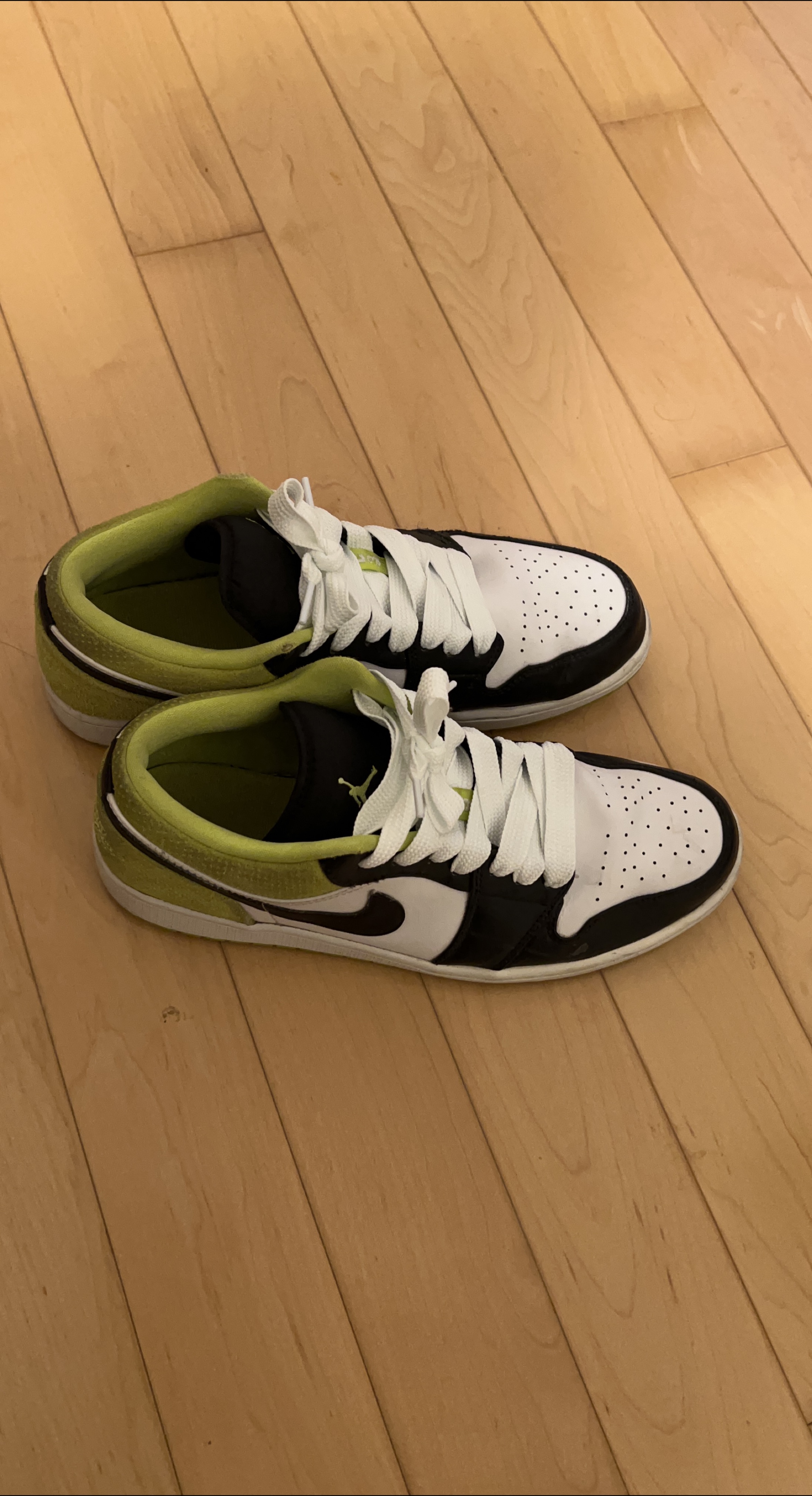 Nike Air Jordan 1 Low Cyber thumbnail