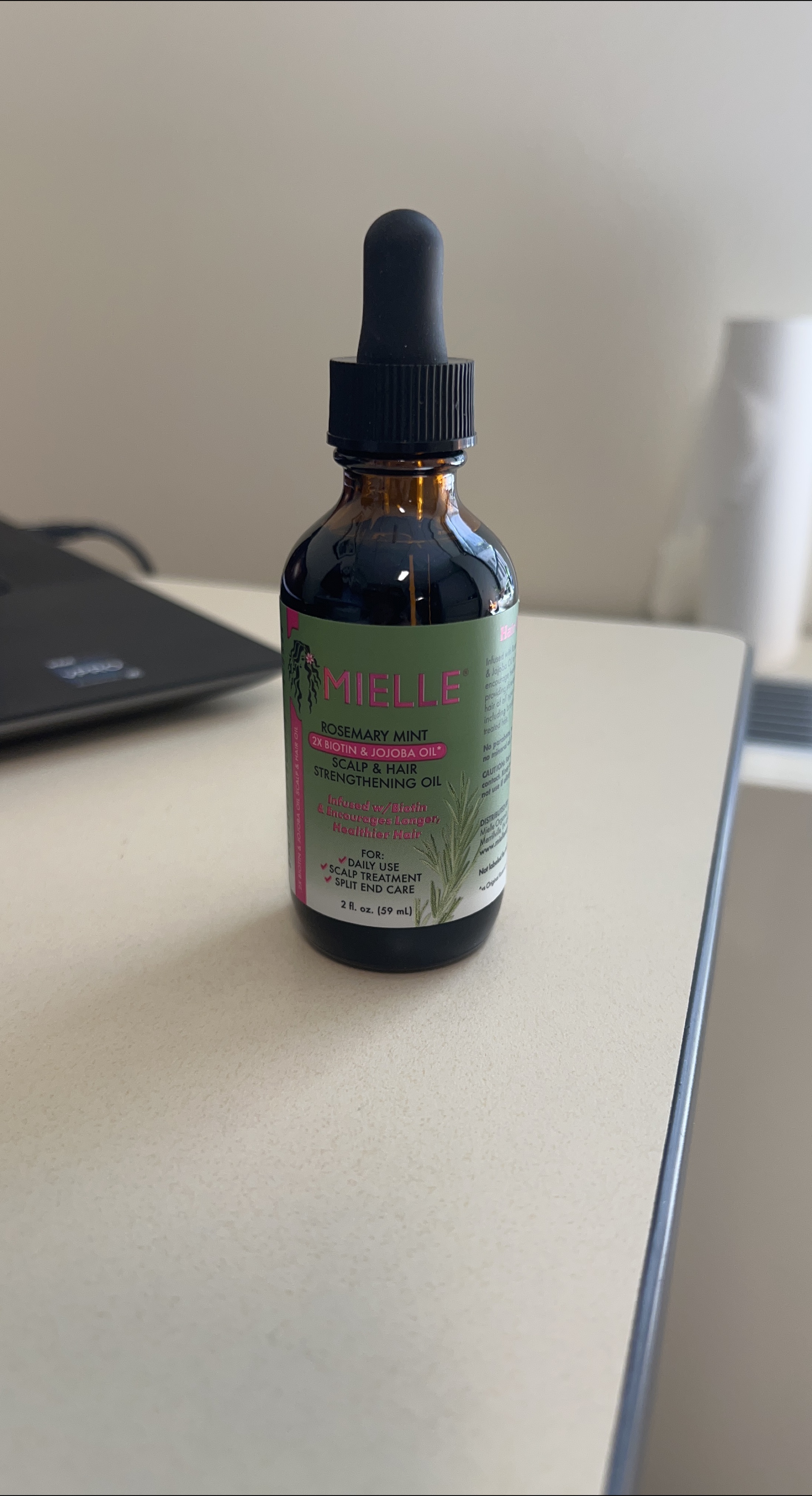 🥕 Day 2 - Mielle Rosemary Mint Scalp & Hair Strengthening Oil thumbnail
