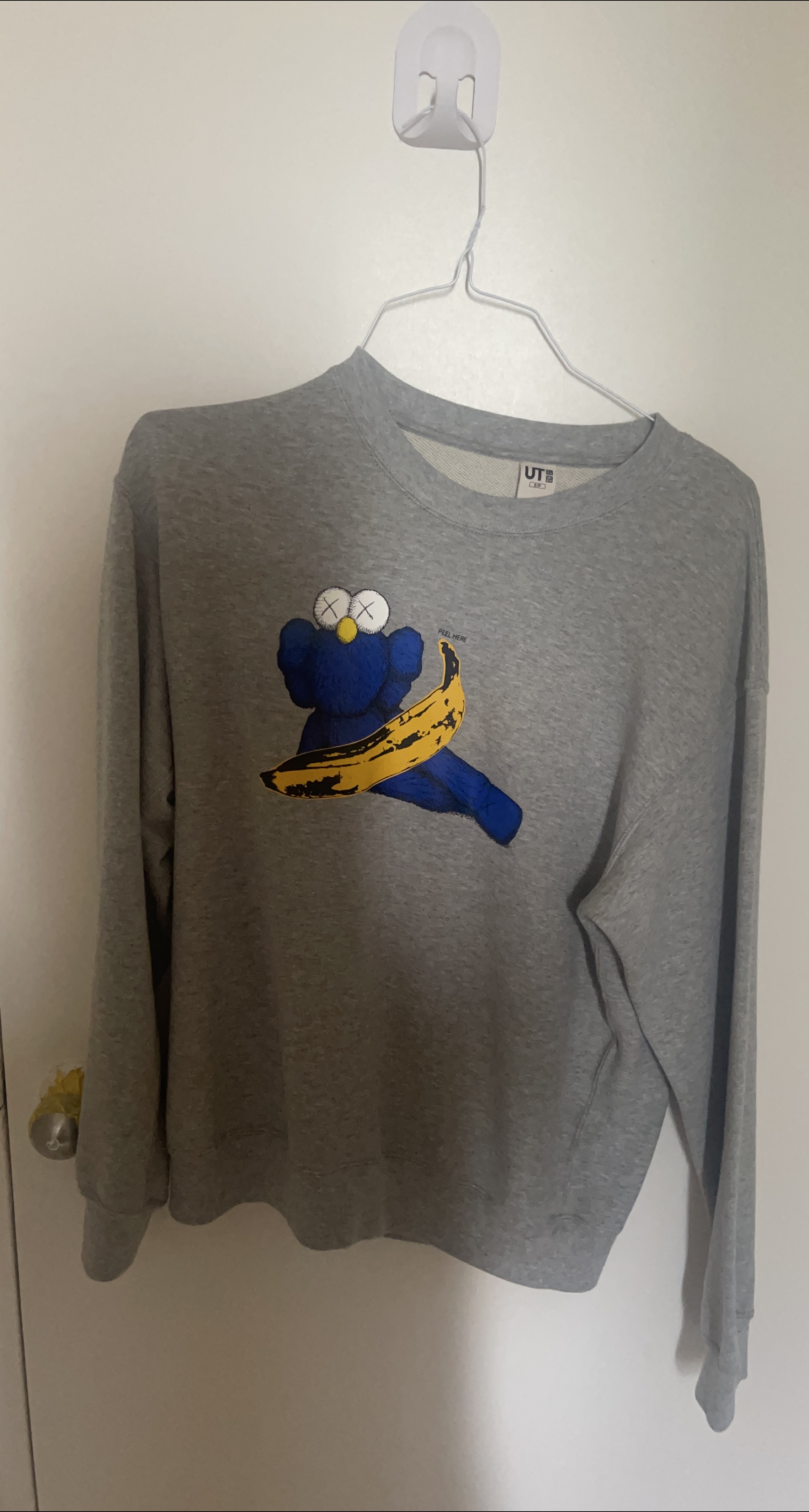 Uniqlo Kaws x Sesame Street Sweatshirt - Grey, Size S thumbnail