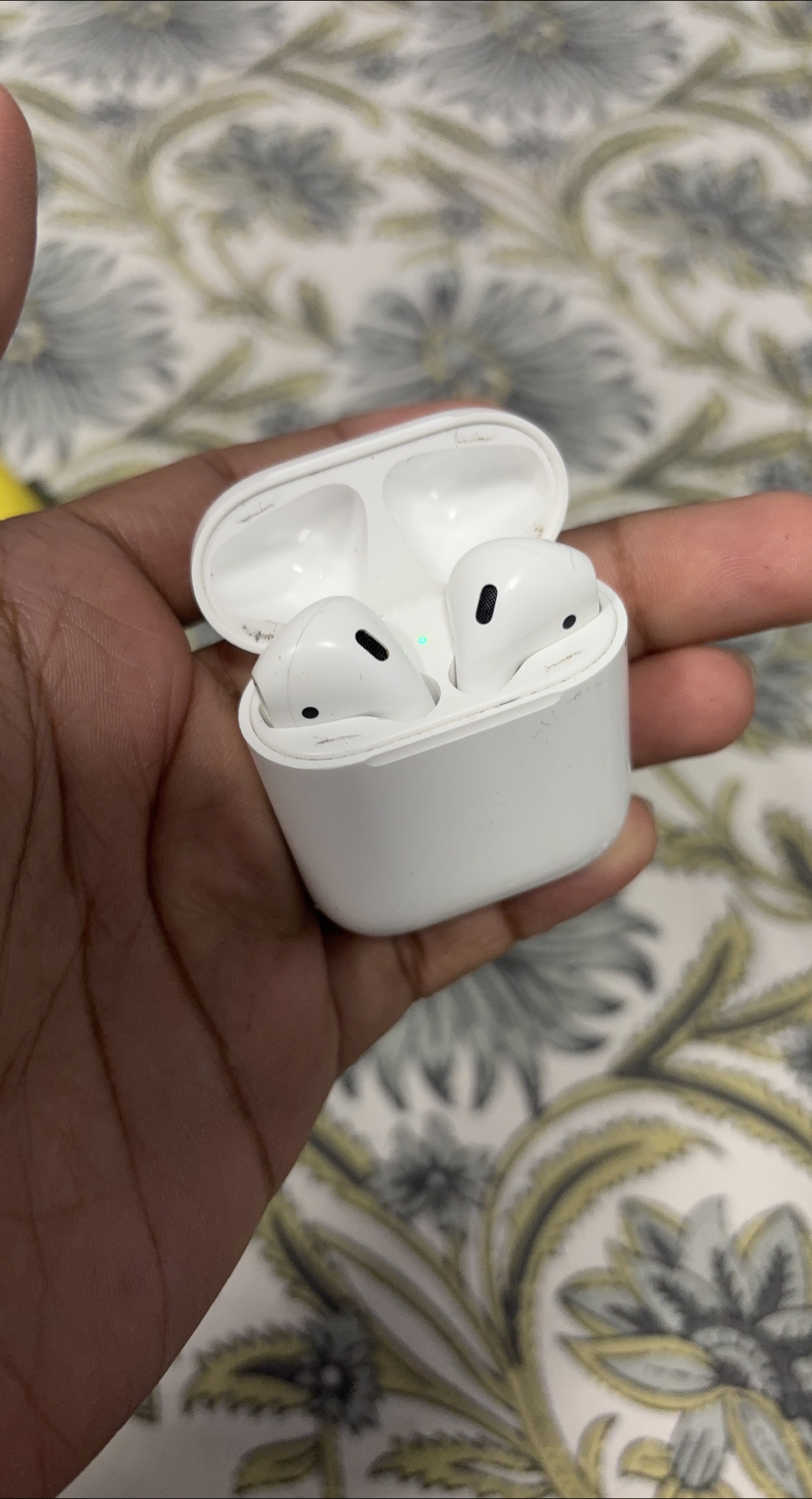 Apple AirPods with Charging Case thumbnail
