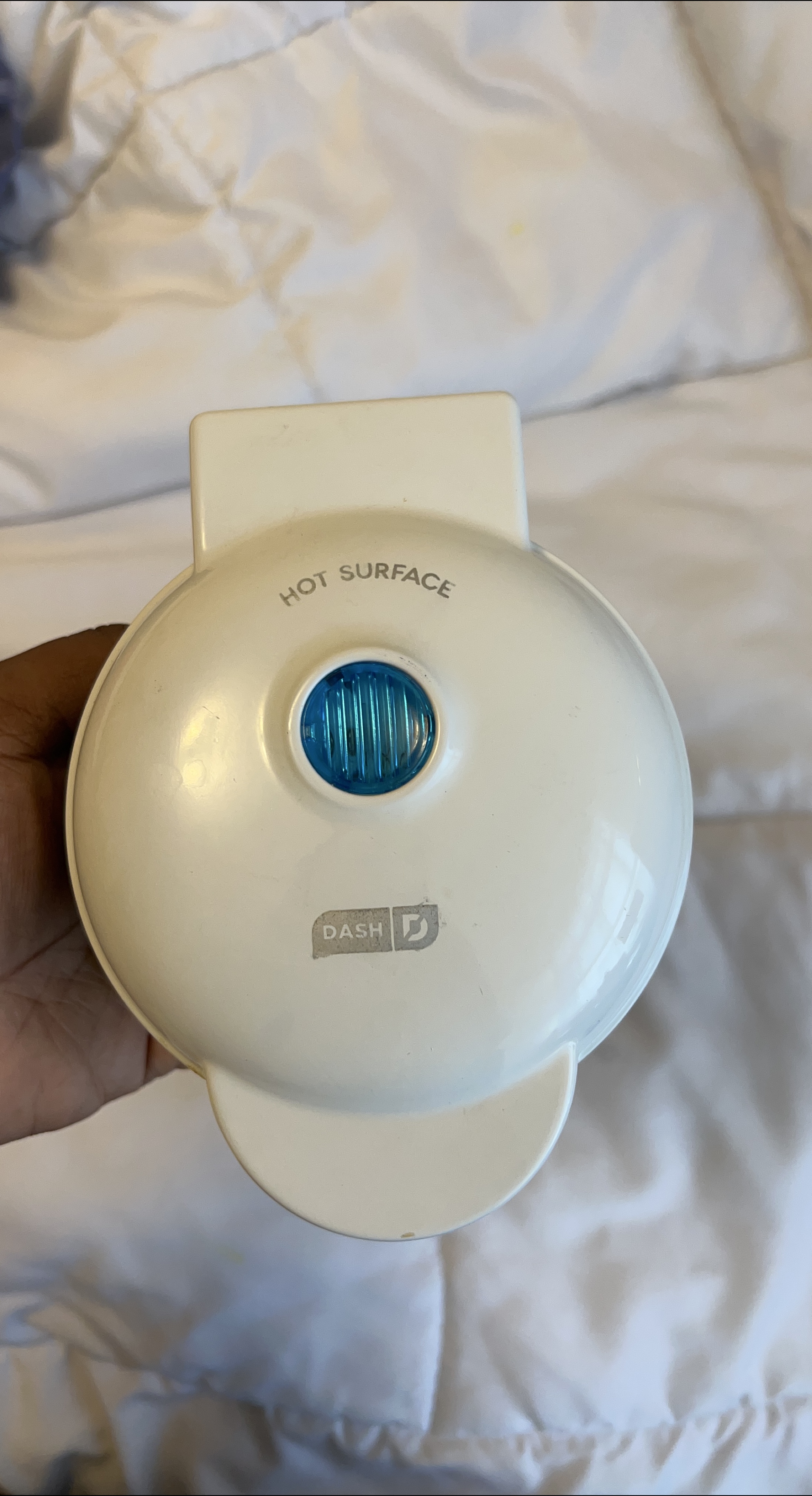 Dash Mini Waffle Maker - White image indicator(1)