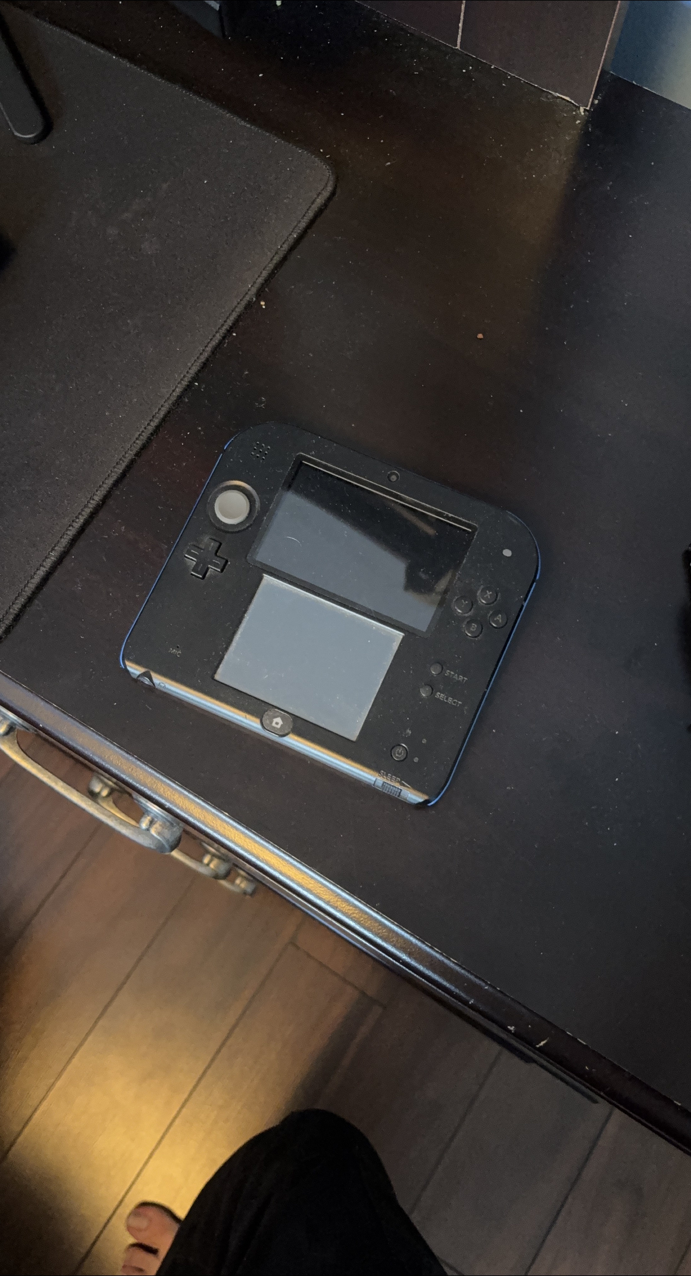 Nintendo 2DS (Jailbroken) thumbnail