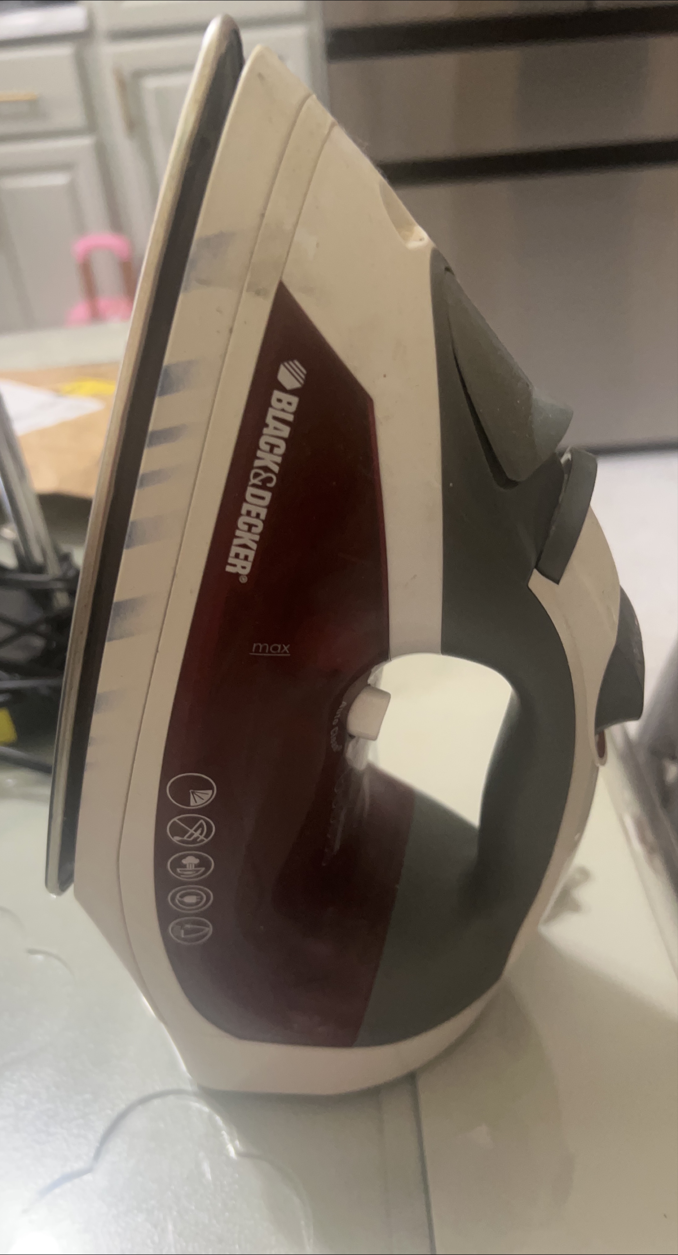 Black & Decker Iron thumbnail