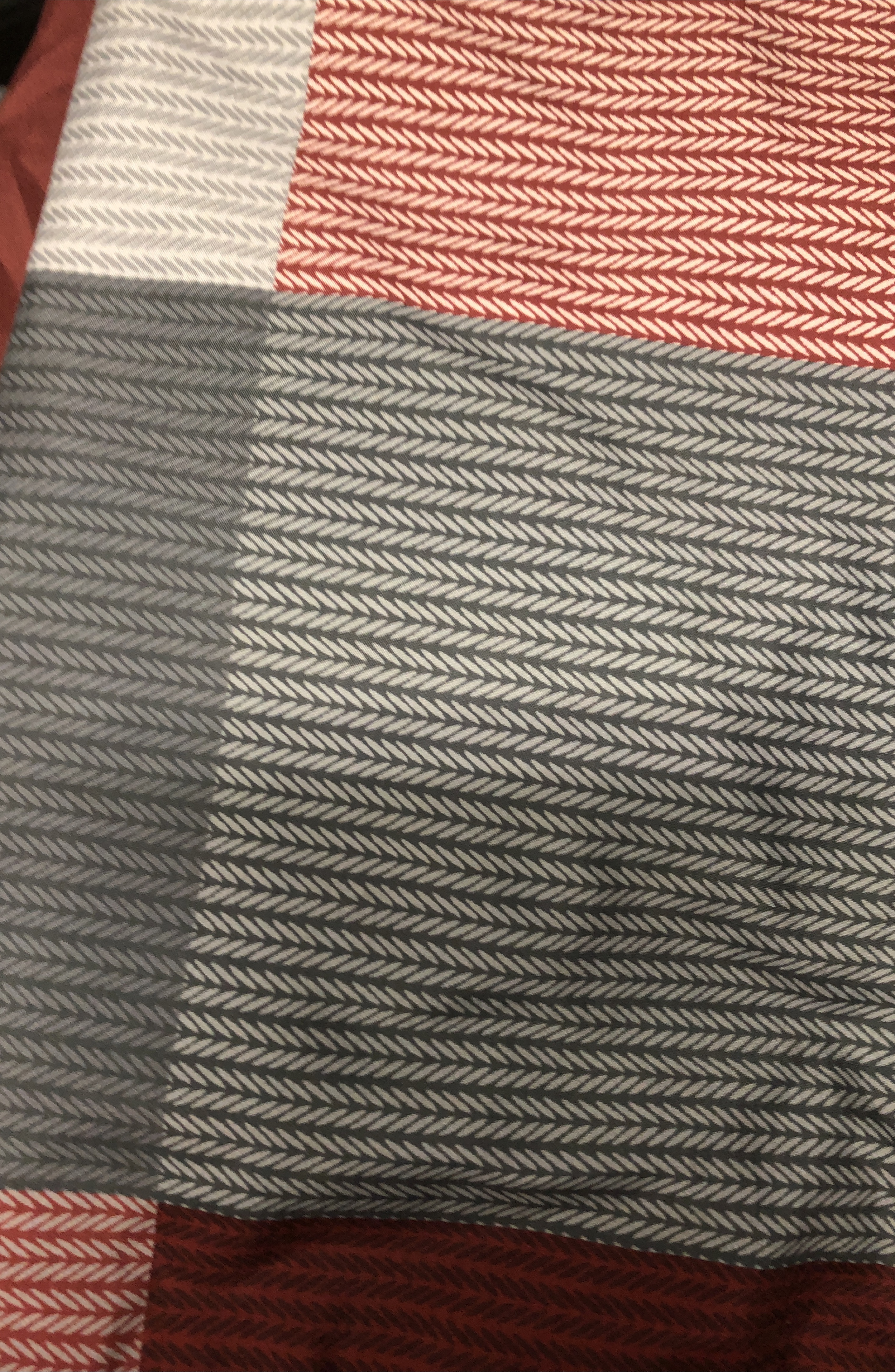 Red & Grey Patterned duvet cover with 2 pillowcases thumbnail