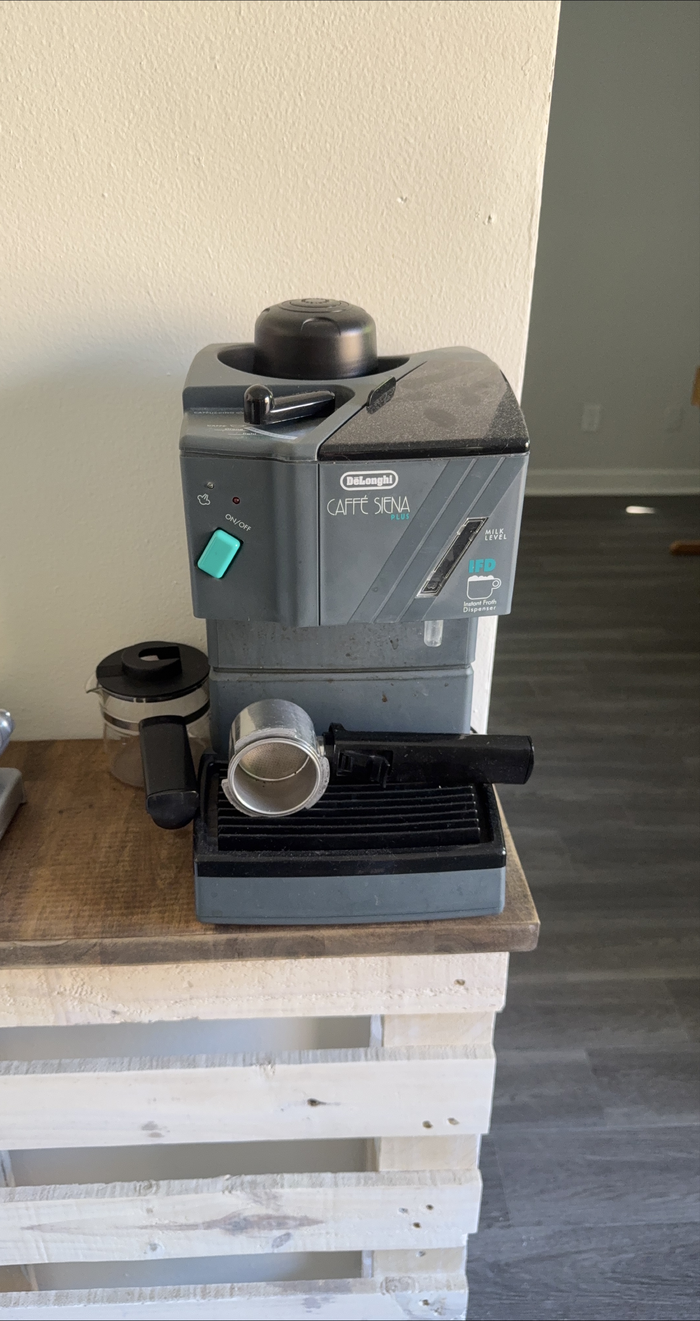 DeLonghi Caffè Siena Espresso Machine thumbnail