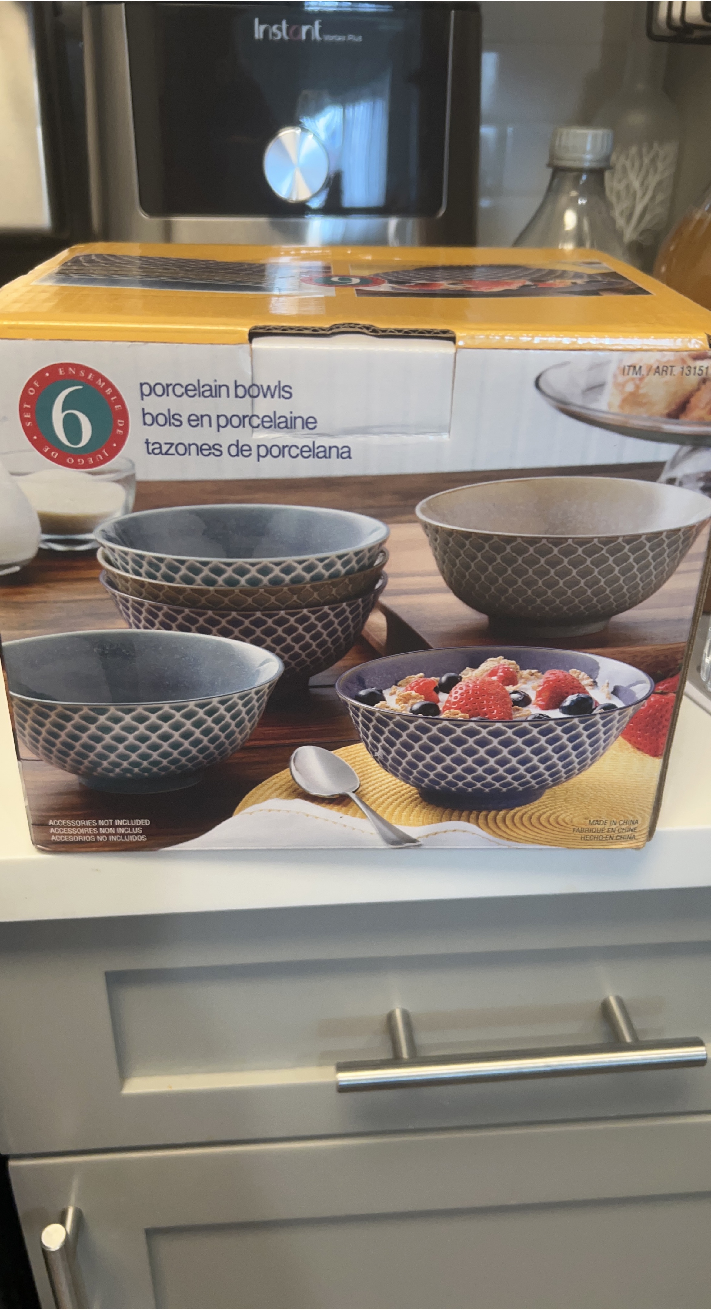 Set of 6 Porcelain Bowls - New in Box! thumbnail