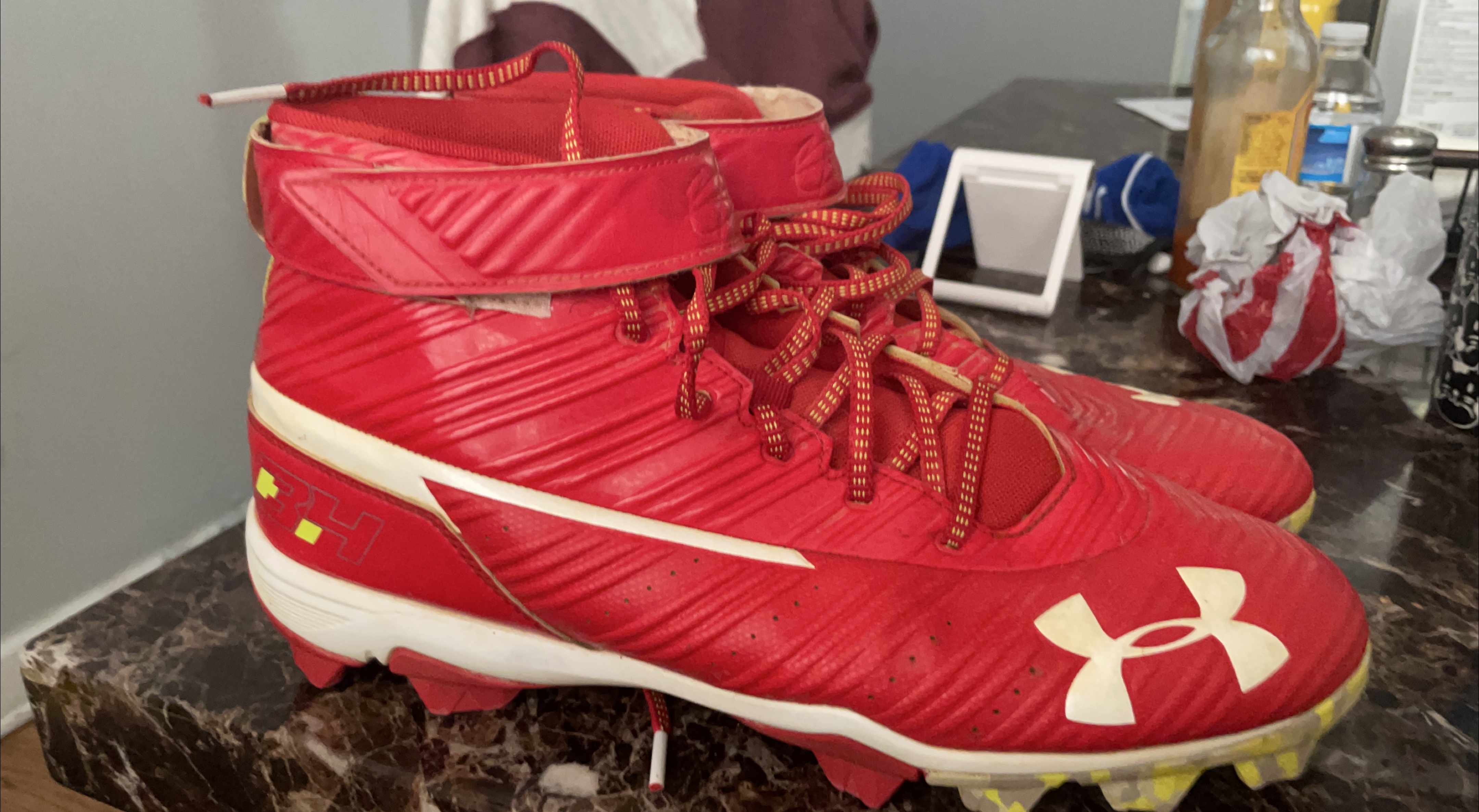 Under Armour Red Baseball Cleats thumbnail