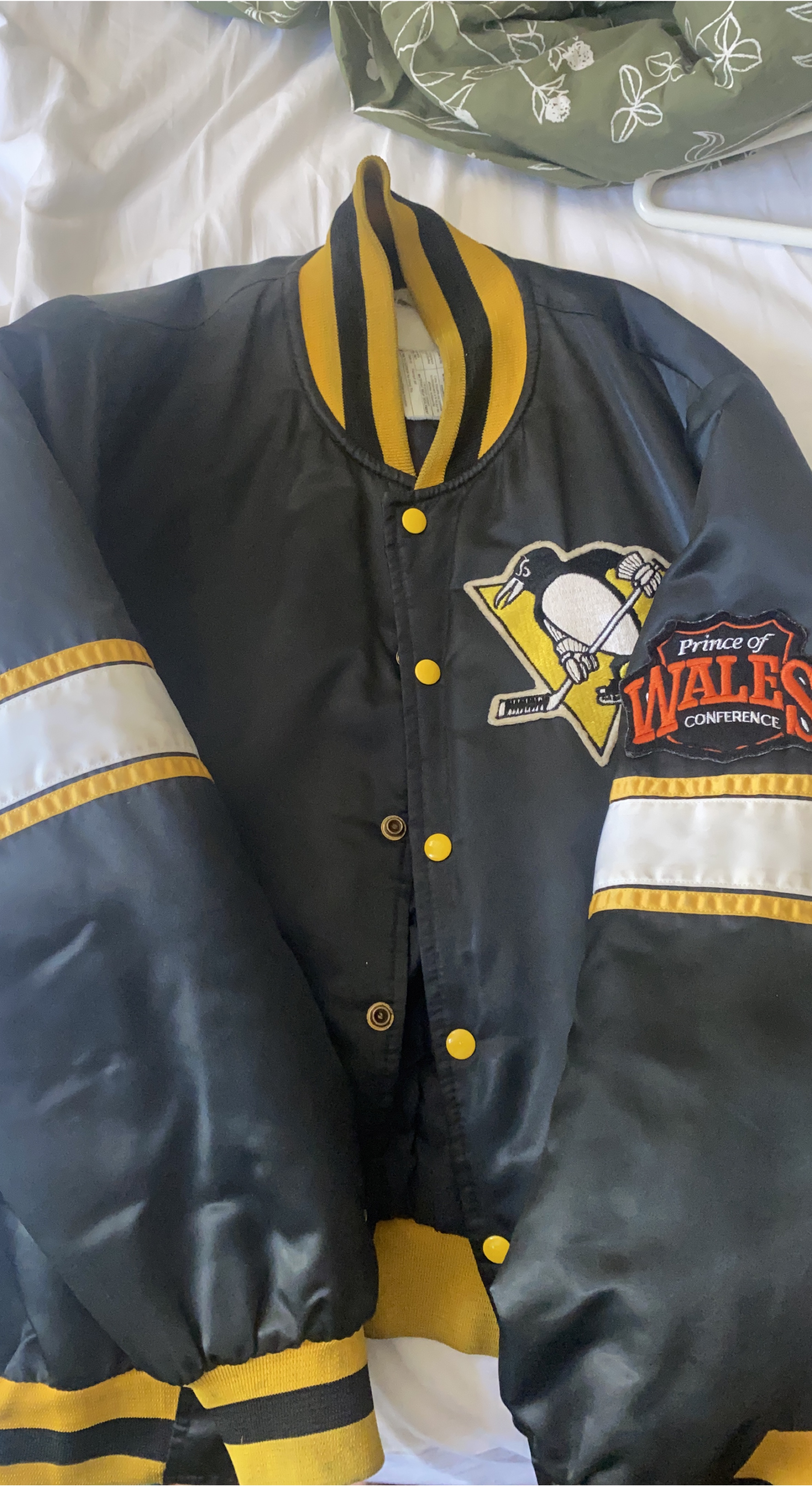 NHL Pittsburgh Penguins Jacket - Size L thumbnail