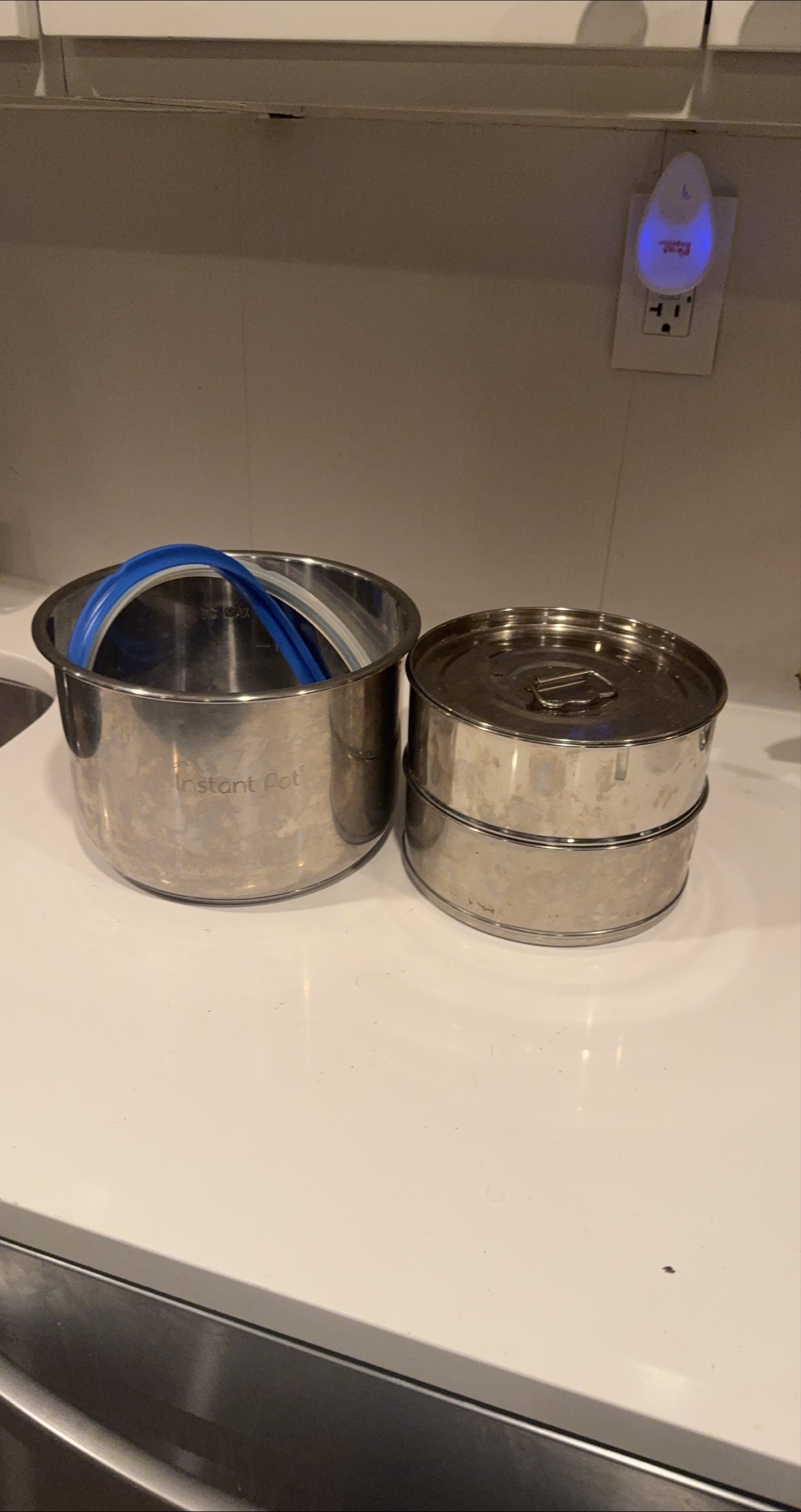 Instant Pot - extra pot with Accessories thumbnail