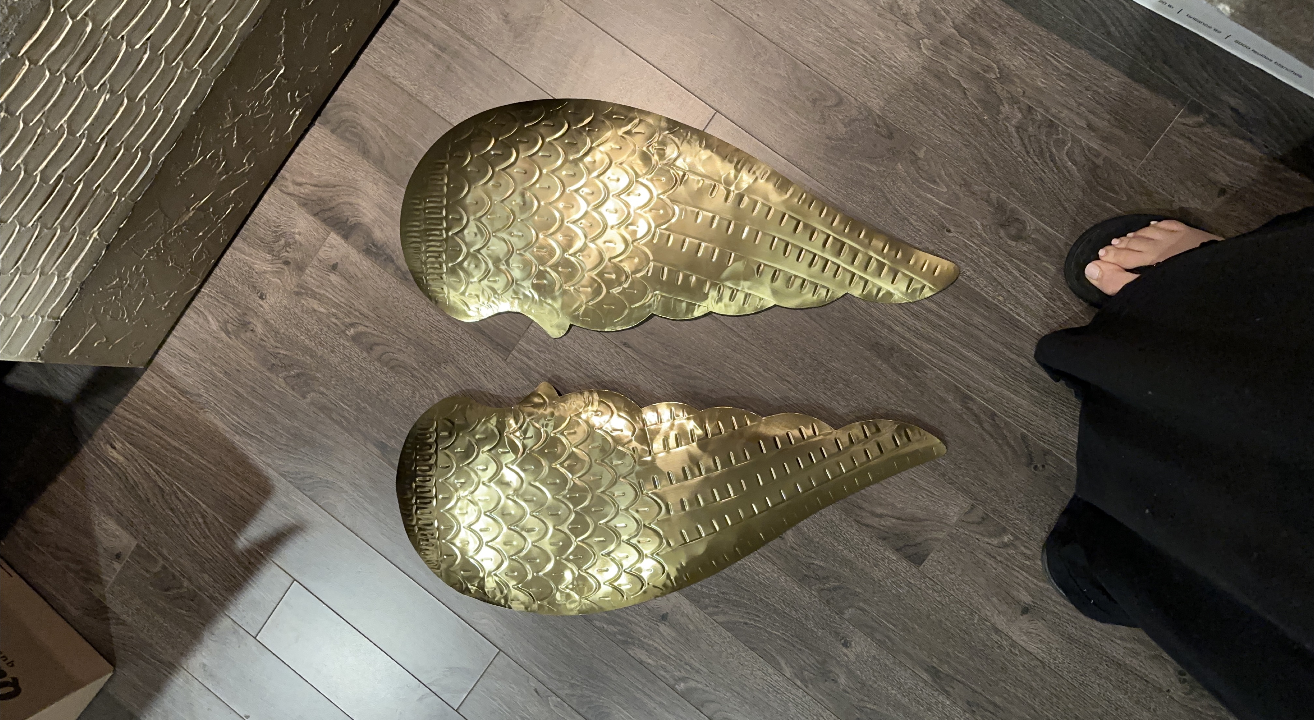 Gold Angel Wings Wall Decor thumbnail