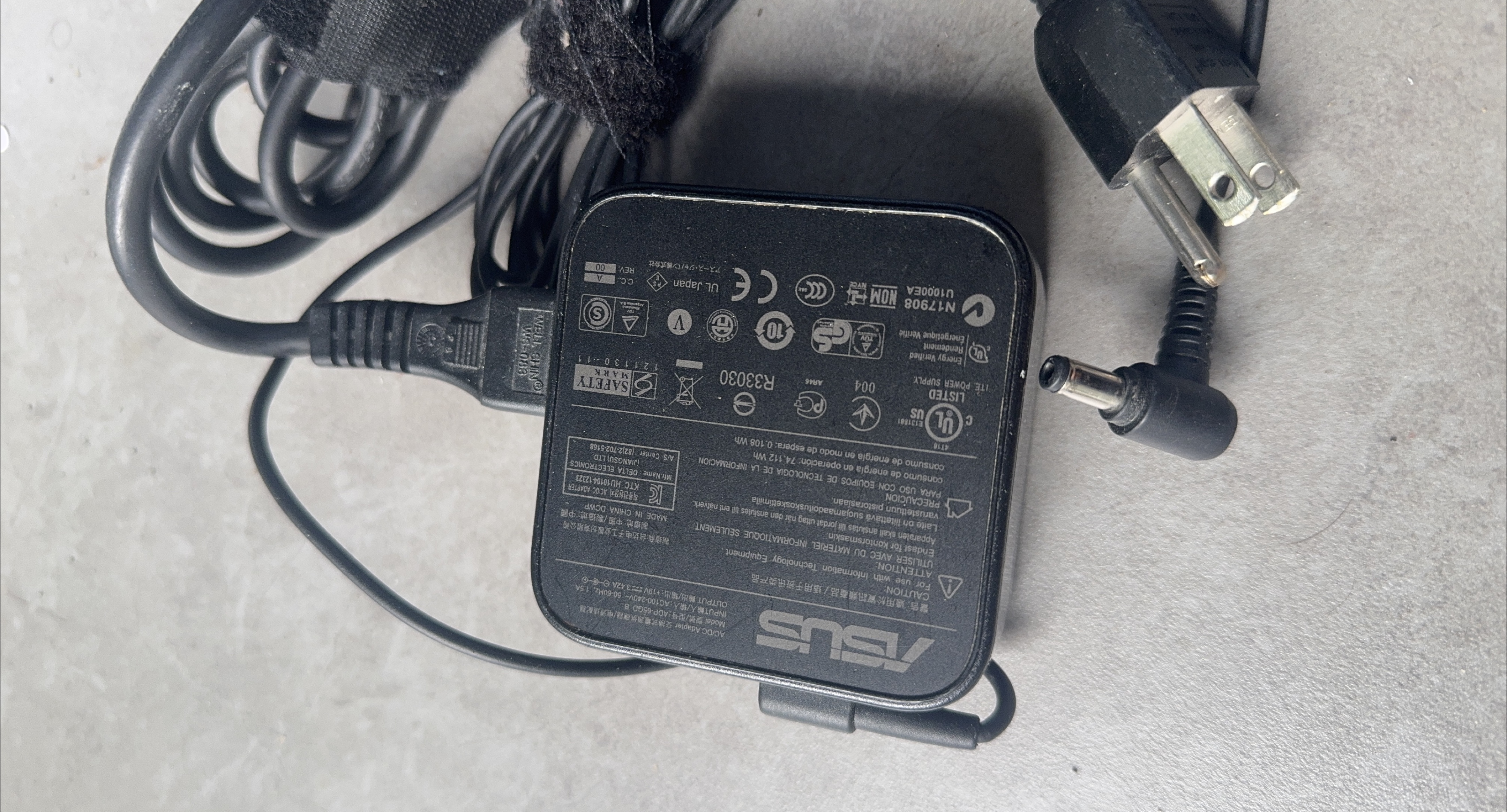 ASUS ADP-65GD B AC/DC Adapter thumbnail