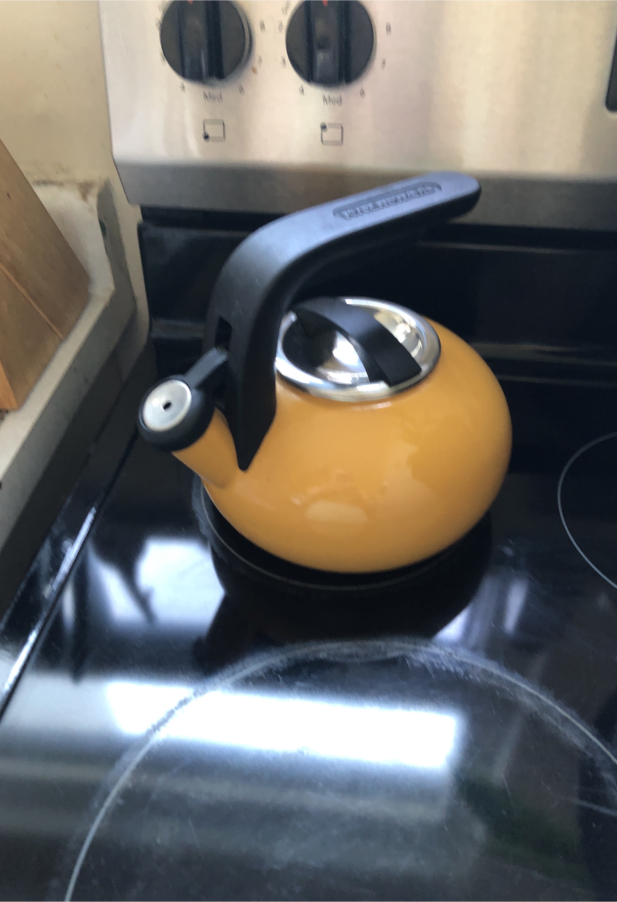 KitchenAid Kettle - Yellow