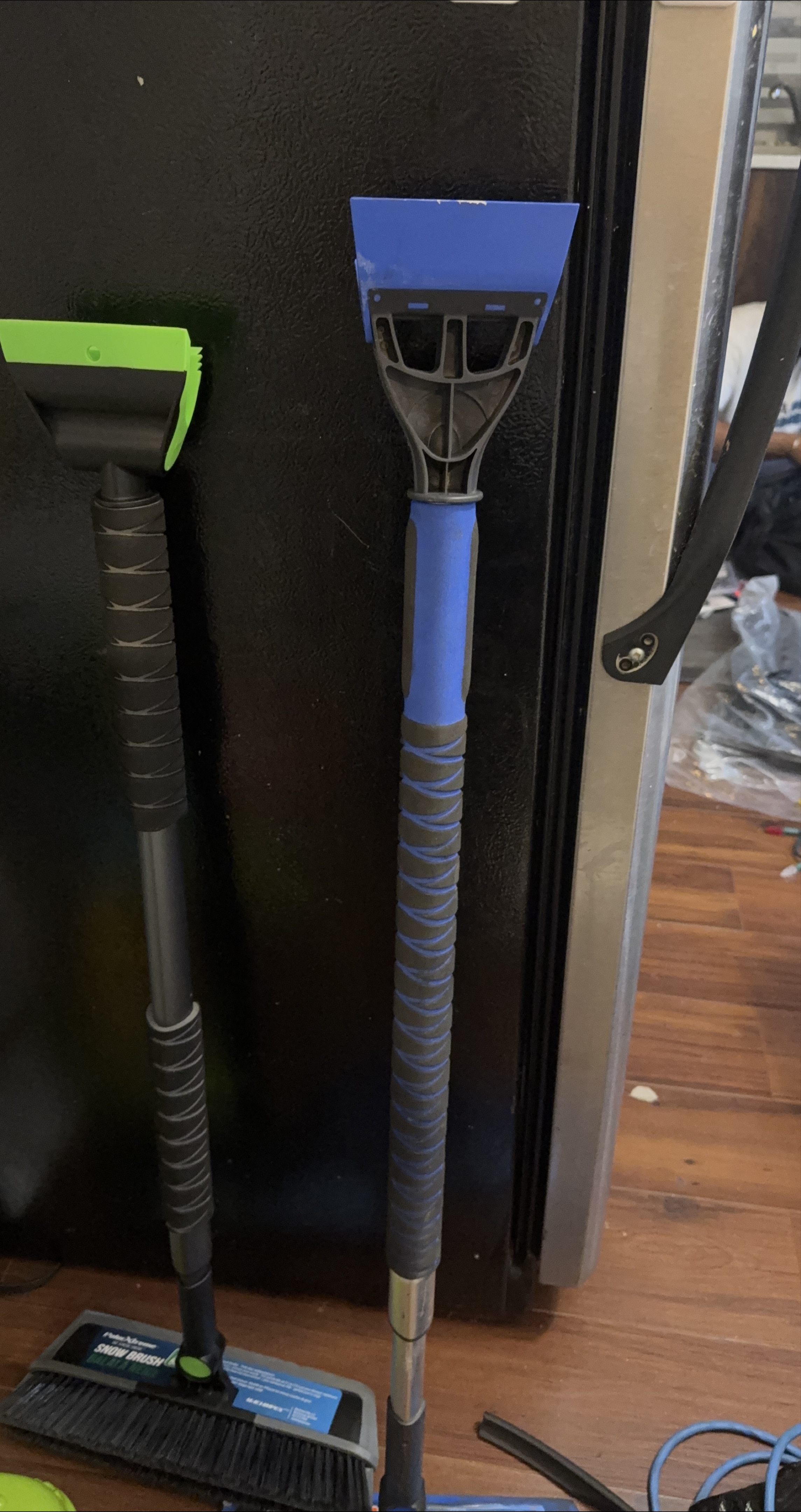 2-in-1 Extendable Snow Brush & Ice Scraper thumbnail