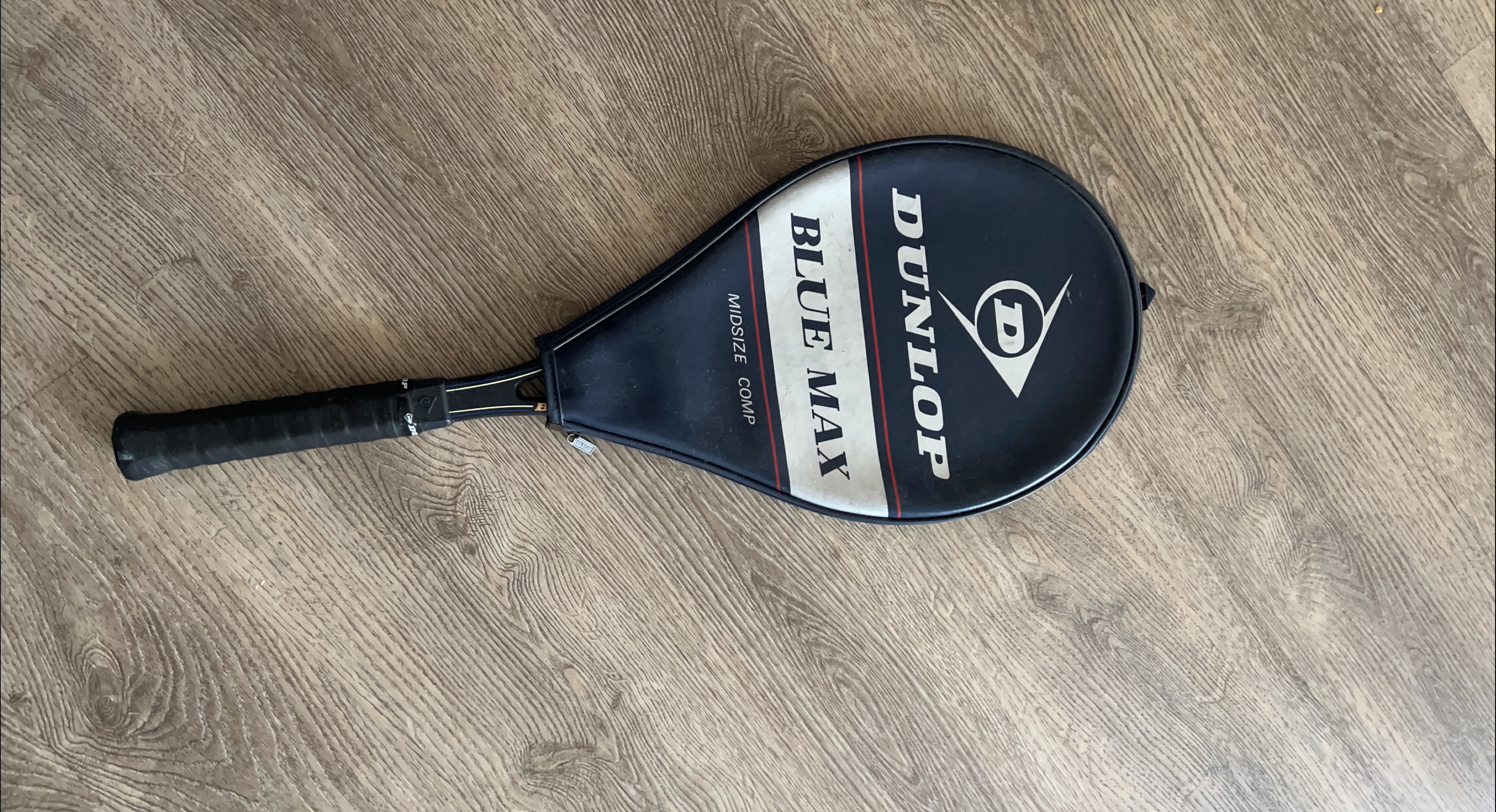 Dunlop Blue Max Midsize Comp Tennis Racket thumbnail